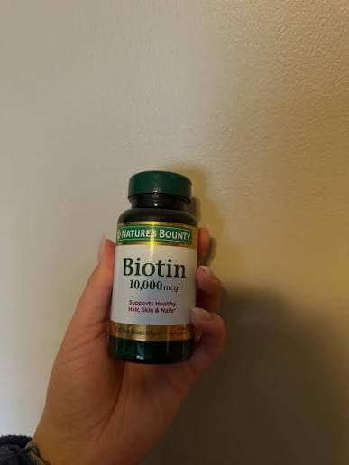 Nature's Bounty Biotin Hair Skin and Nails Vitamins, Supports Healthy Hair, Skin and Nails, 10,000 mcg, 120 Softgels (Pack of 1) customer photo 2