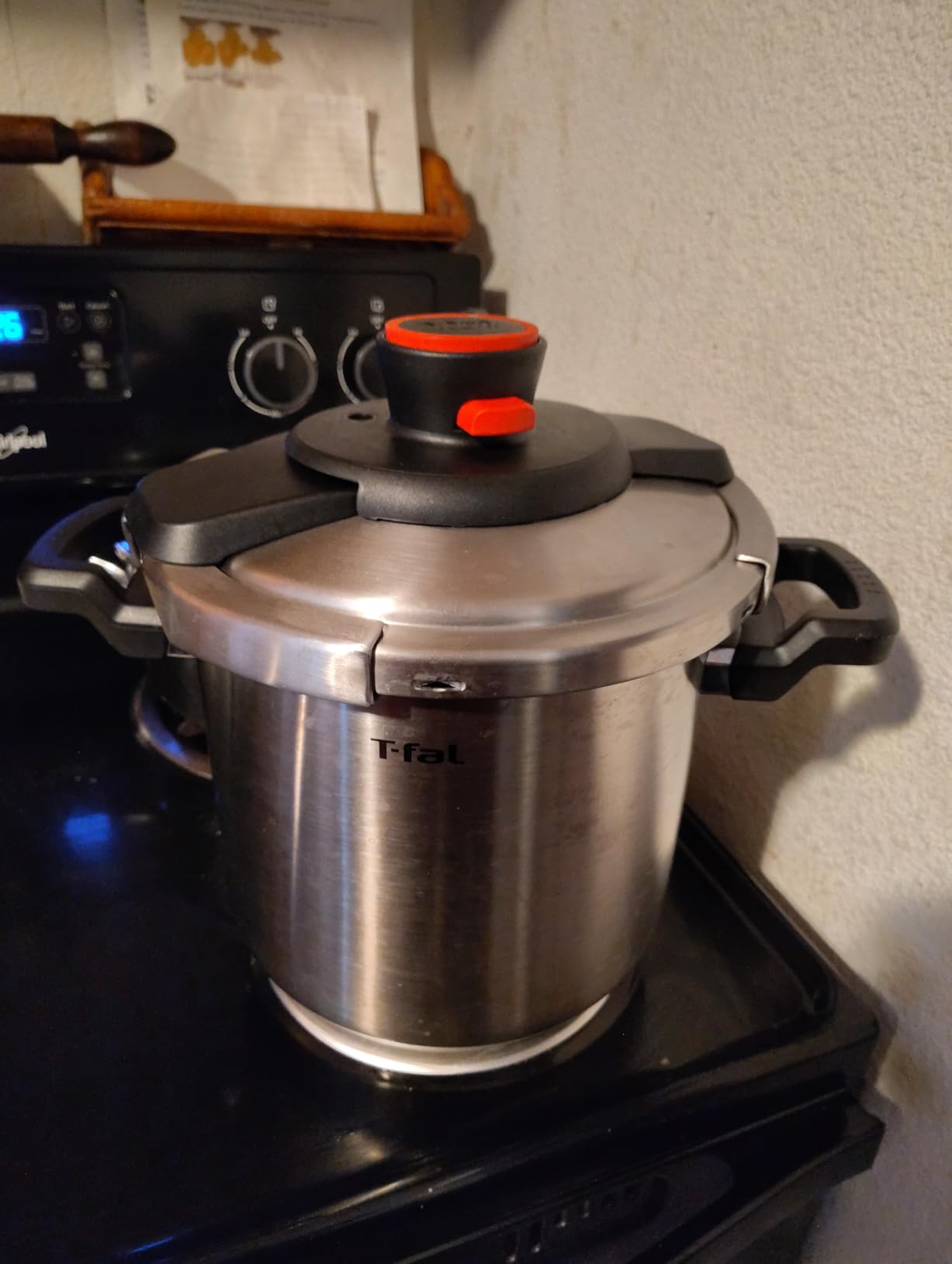 T-fal Clipso Stainless Steel Pressure Cooker, 6.3 Quart, Recipe Book, Steam Basket, Easy-Open Lid, Secure Locking System, Adjustable Pressure Valve, Induction Cookware, Silver customer photo 2
