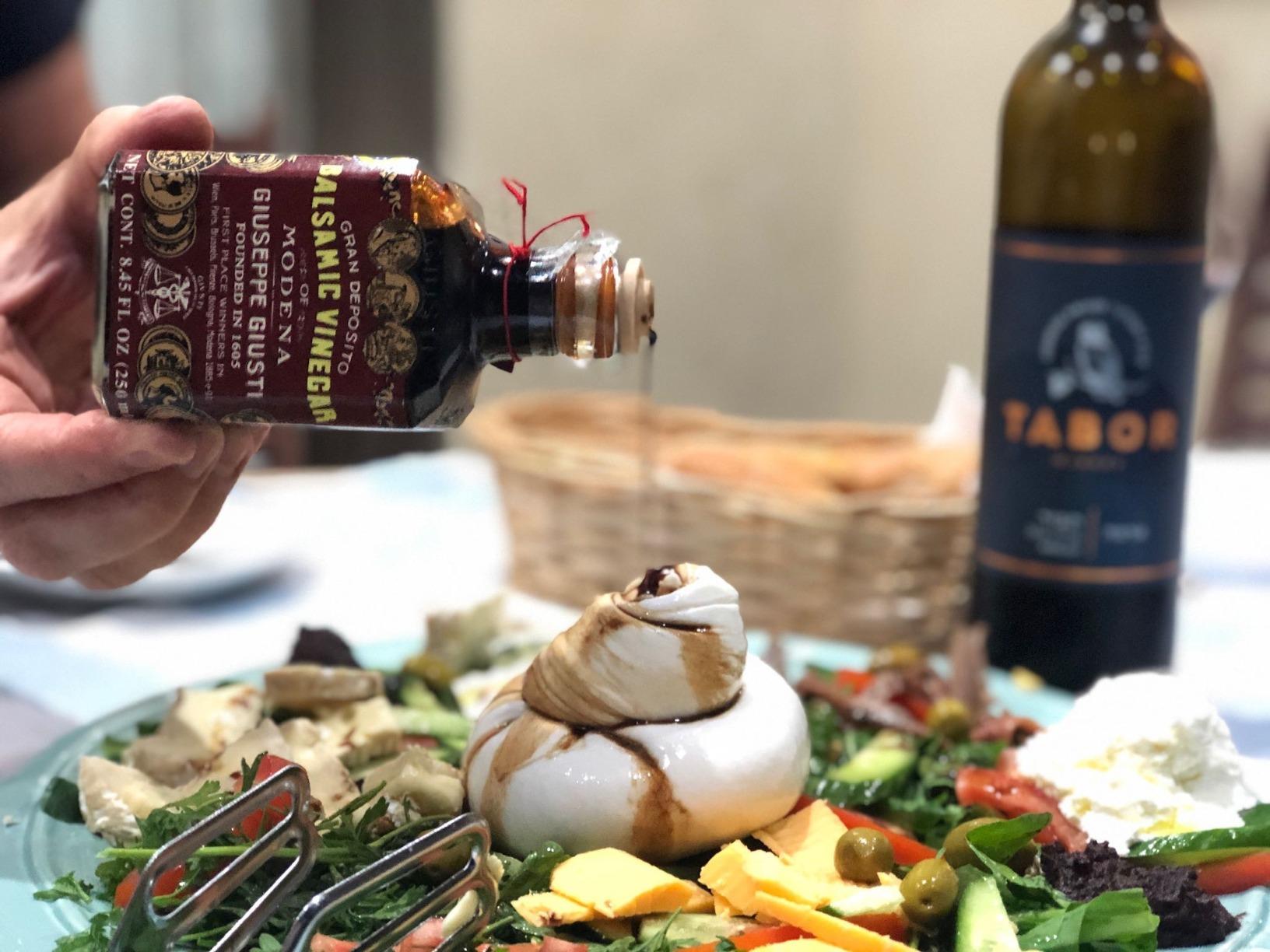Giusti Italian Balsamic Vinegar of Modena IGP - 3 Gold Medals, Rich & Thick Gran Deposito Aceto Balsamico di Modena for Salads, Cheese & Finishing Touches, Made in Italy - 8.45 fl oz/250 ml customer photo 1
