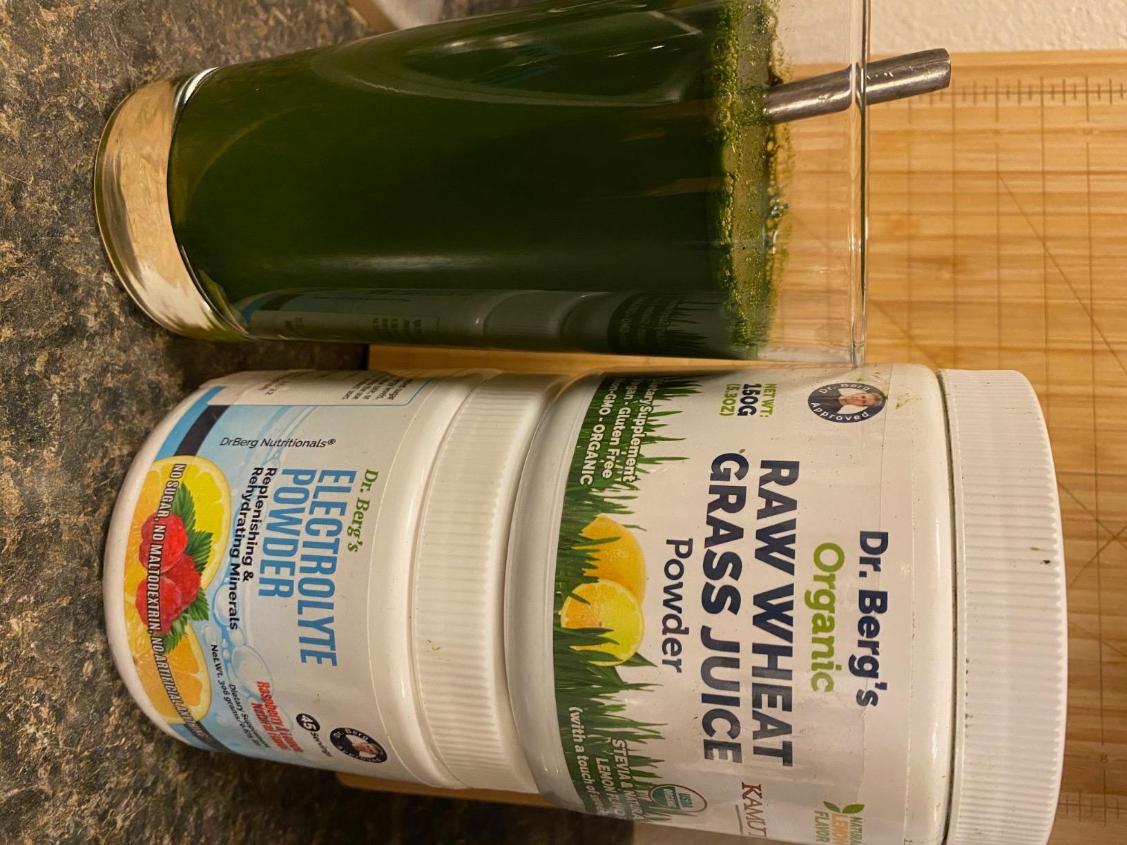 Dr. Berg USDA Certified Organic Green Powder Superfood (60 Servings) - Made with Raw Wheatgrass, Chlorophyll, Trace Minerals & Natural Enzymes - Non-GMO Green Superfood Powder - Lemon Flavor customer photo 2