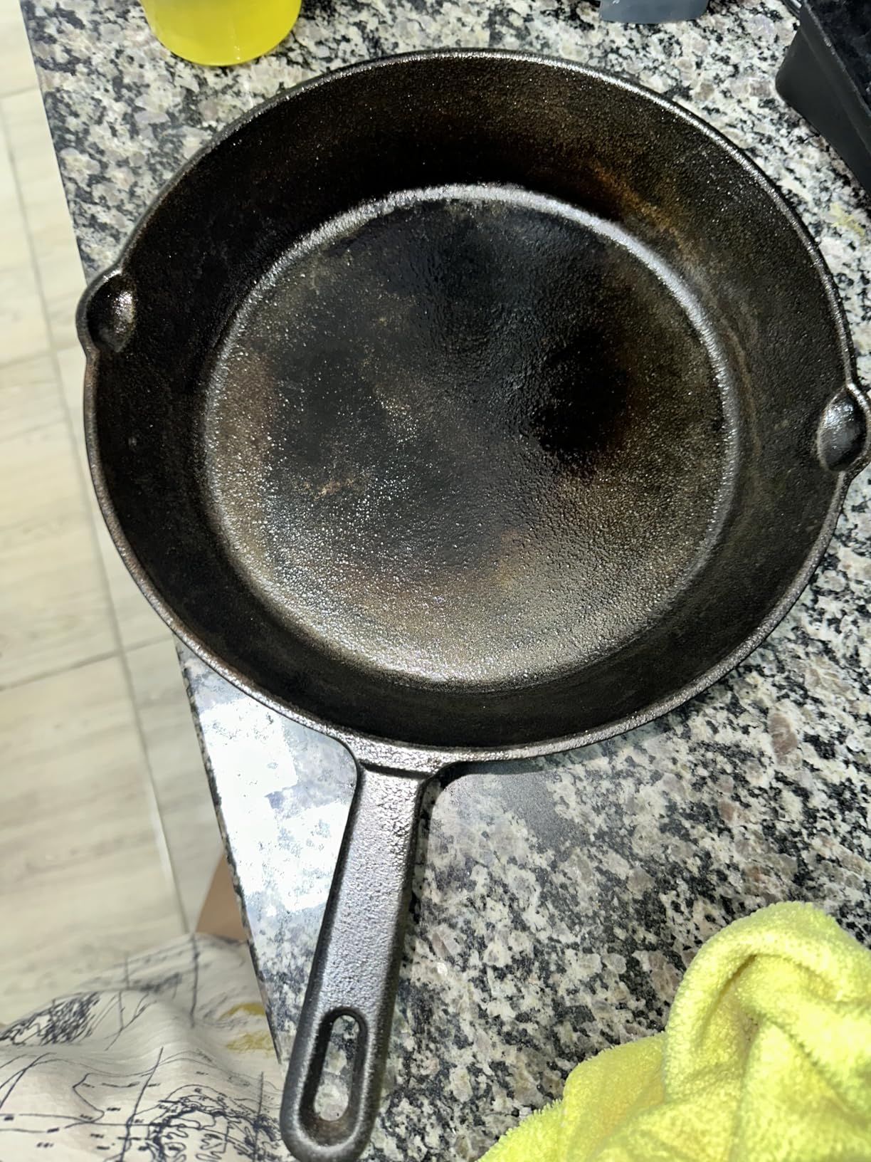 Utopia Kitchen Cast iron Skillets 3 Piece Set, Chefs Pan, Pre Seasoned Cast iron Skillets, 6, 8 & 10 Inches, Easy Use in the Oven, Stove, Grill, or Campfire, Black customer photo 1