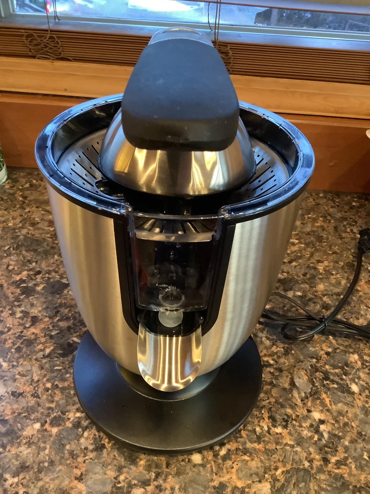 Eurolux Premium Electric Orange Juicer, Stainless Steel Citrus Squeezer With Ultra-Powerful Motor and Soft Grip Handle, Auto Shutoff, Dishwasher-safe Parts, Pulp Control customer photo 1