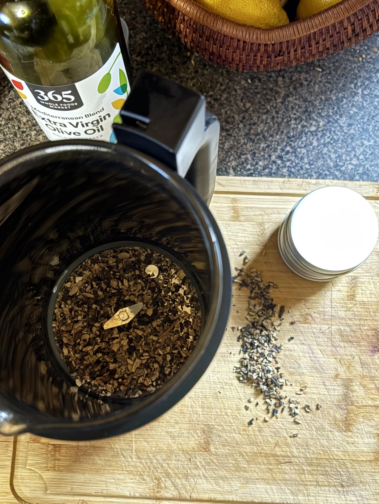 365 by Whole Foods Market, Small Batch California Extra Virgin Olive Oil, 16.9 Fl Oz customer photo 1