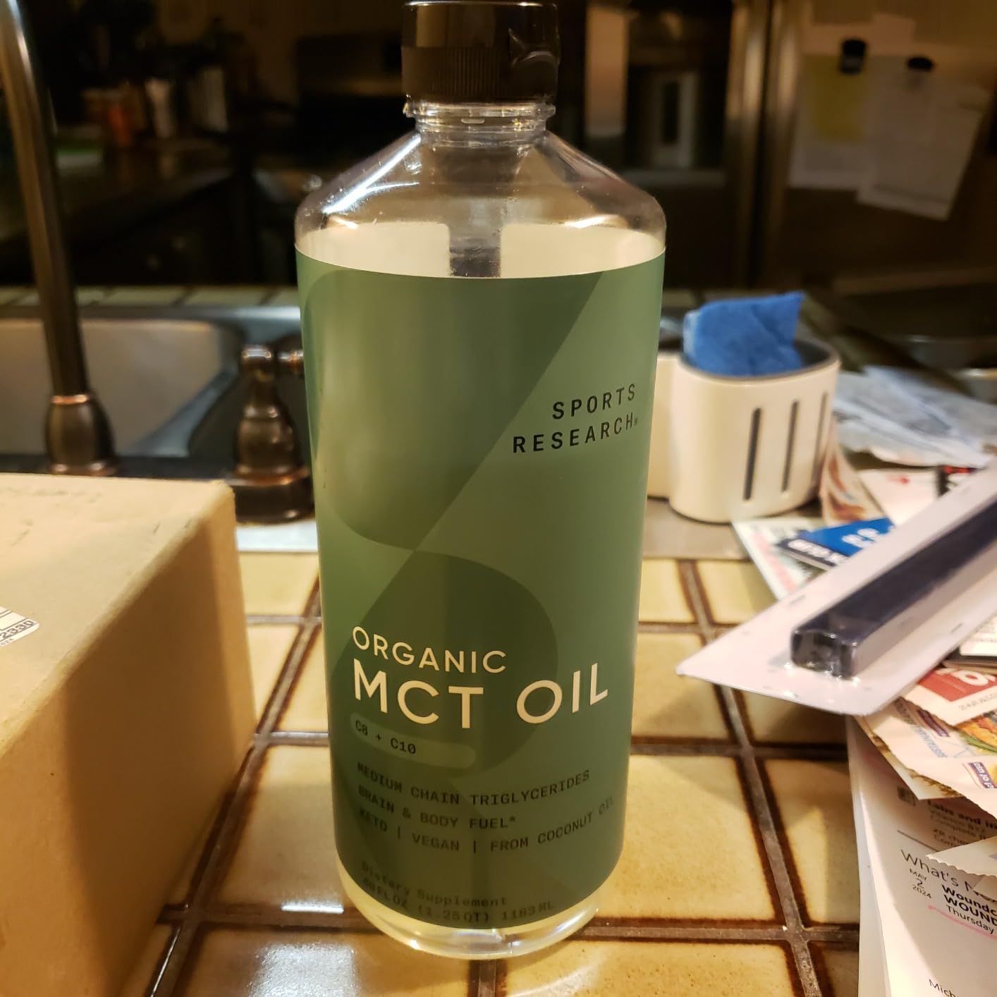 Sports Research Organic MCT Oil - Keto & Vegan MCTs C8, C10 from Coconuts - Fatty Acid Brain & Body Fuel, Non-GMO & Gluten Free - Flavorless Oil, Perfect in Coffee, Tea & Protein Shakes - 32 oz customer photo 2