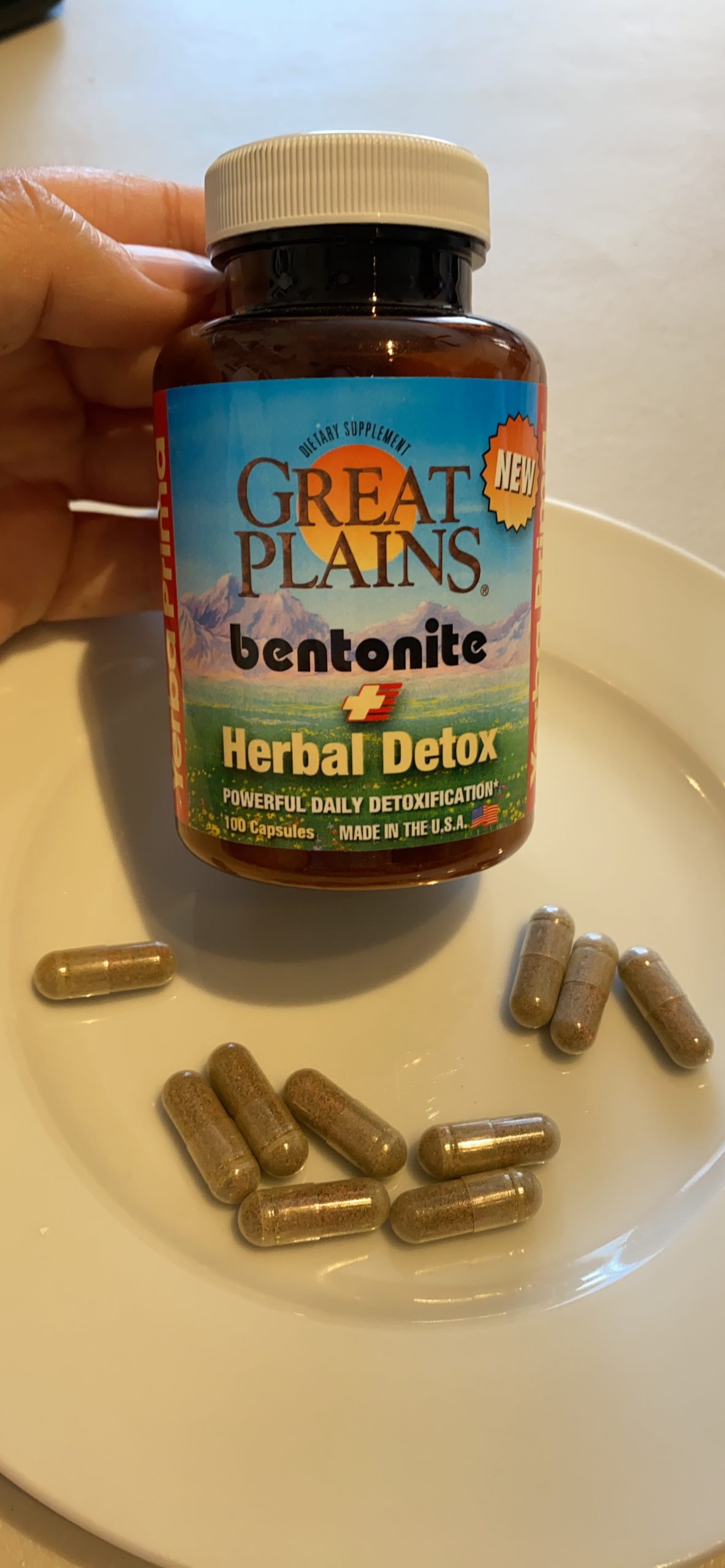 Yerba Prima Bentonite Clay Plus Herbal Detox, 100 Veg Capsules - Food Grade Clay from the Great Plains, USA - Colon & Liver Cleanse Supplement with Calcium Clay customer photo 1