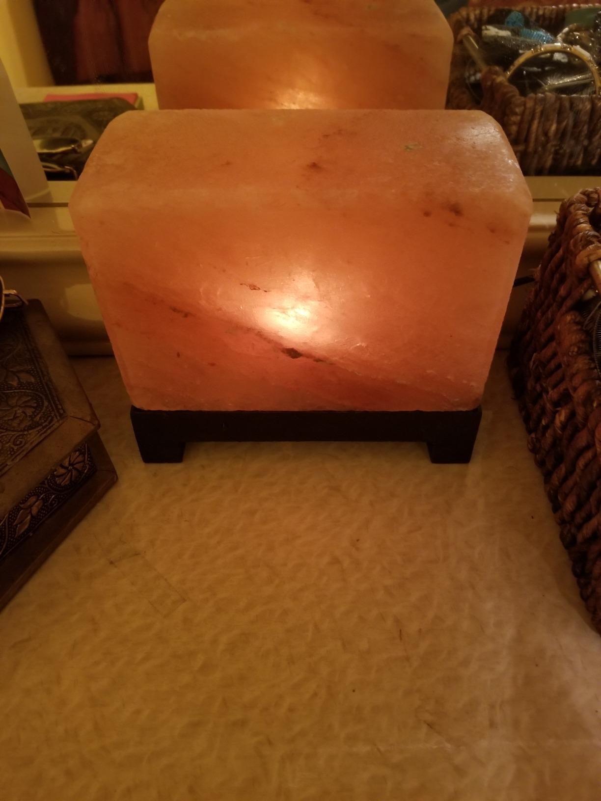 d'aplomb 100% Authentic Natural Himalayan Salt Lamp; Hand-Carved Modern Rectangle Rare Pink Crystal Rock Salt from The Himalayan Mountain; Footed Wood Base, Dimmer Cord; 11.5 lbs customer photo 1