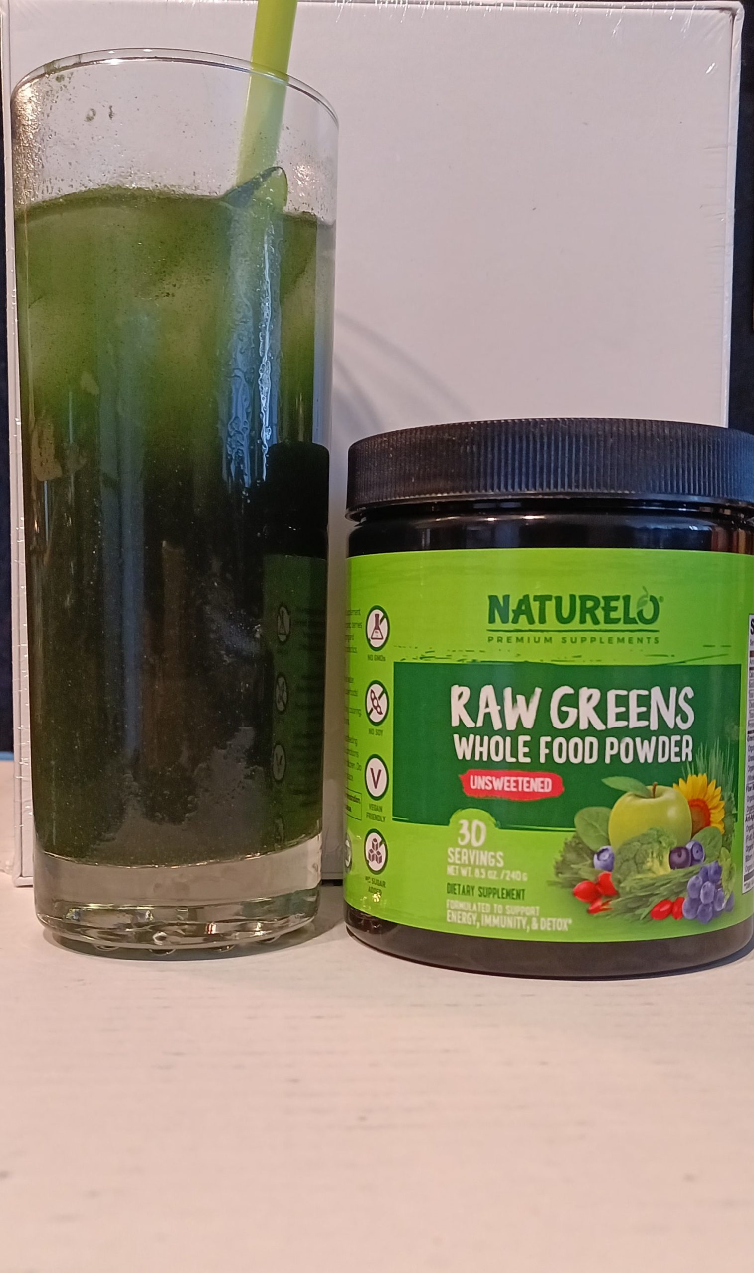 NATURELO Raw Greens Superfood Powder - Unsweetened - Boost Energy, Detox, Enhance Health - Organic Spirulina - Wheat Grass - Whole Food Nutrition from Fruits & Vegetables - 240 Grams customer photo 2