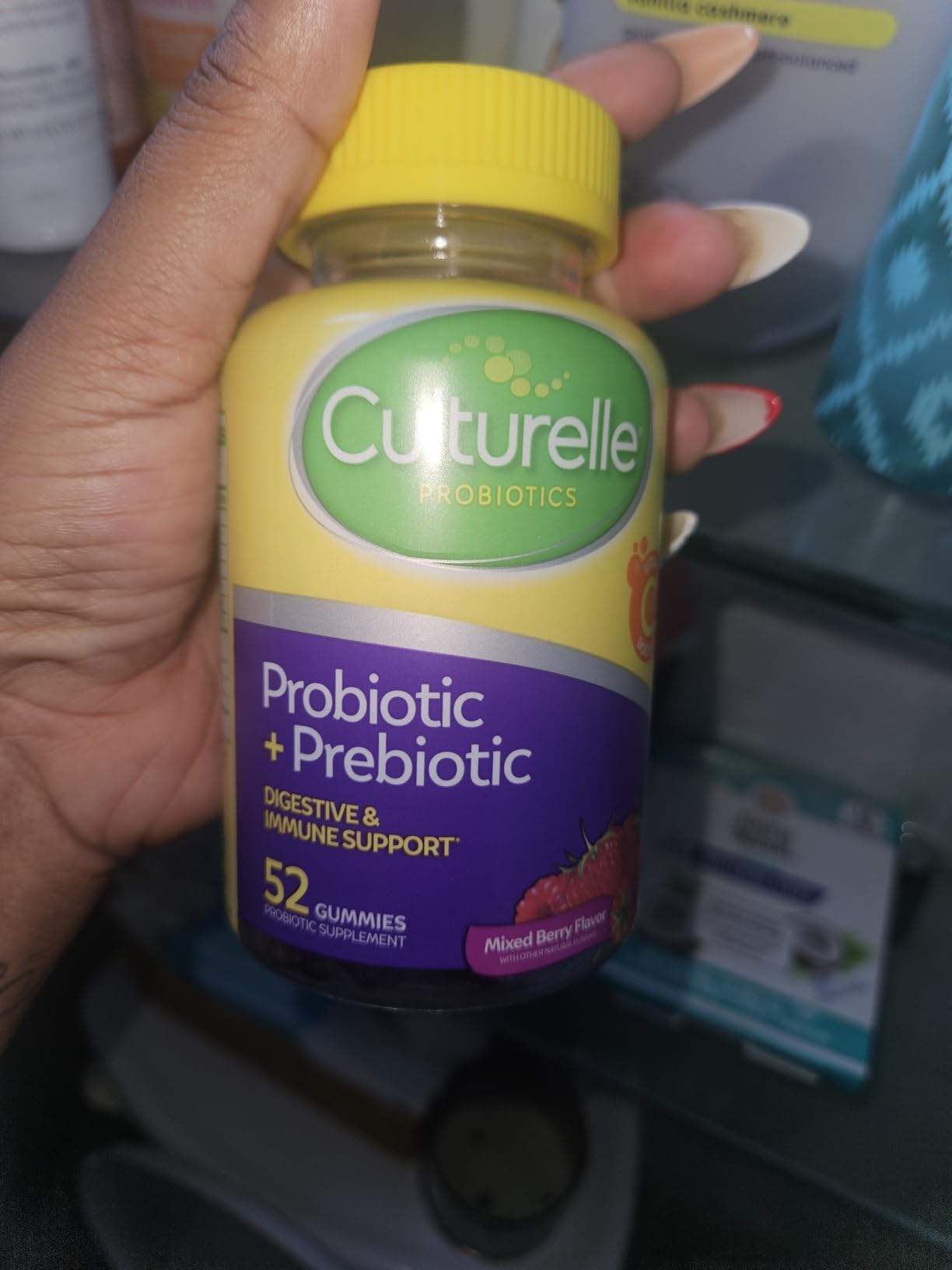 Culturelle Daily Probiotic Gummies for Women & Men, Berry Flavor, 52 Count, Naturally-Sourced Daily Probiotic + Prebiotic for Digestive Health, Non-GMO & Vegan customer photo 1