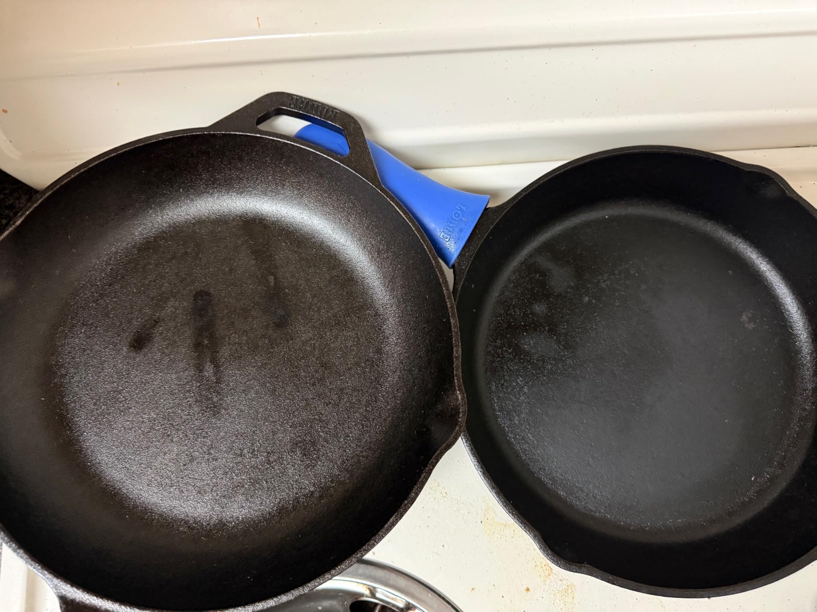 Lodge Chef Collection 10-Inch Pre-Seasoned Cast Iron Skillet - Kitchen Essential for Frying & Searing customer photo 1