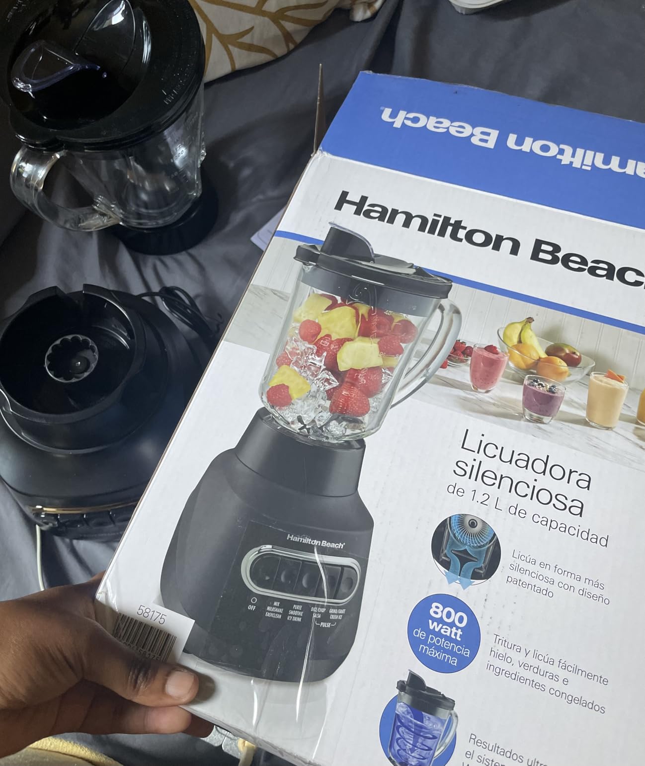 Hamilton Beach Wave Action Blender for Smoothies, Stainless Steel Ice Sabre Blades, 40oz Glass Jar, 800 Watts, Quiet Design, Black (58175) customer photo 1