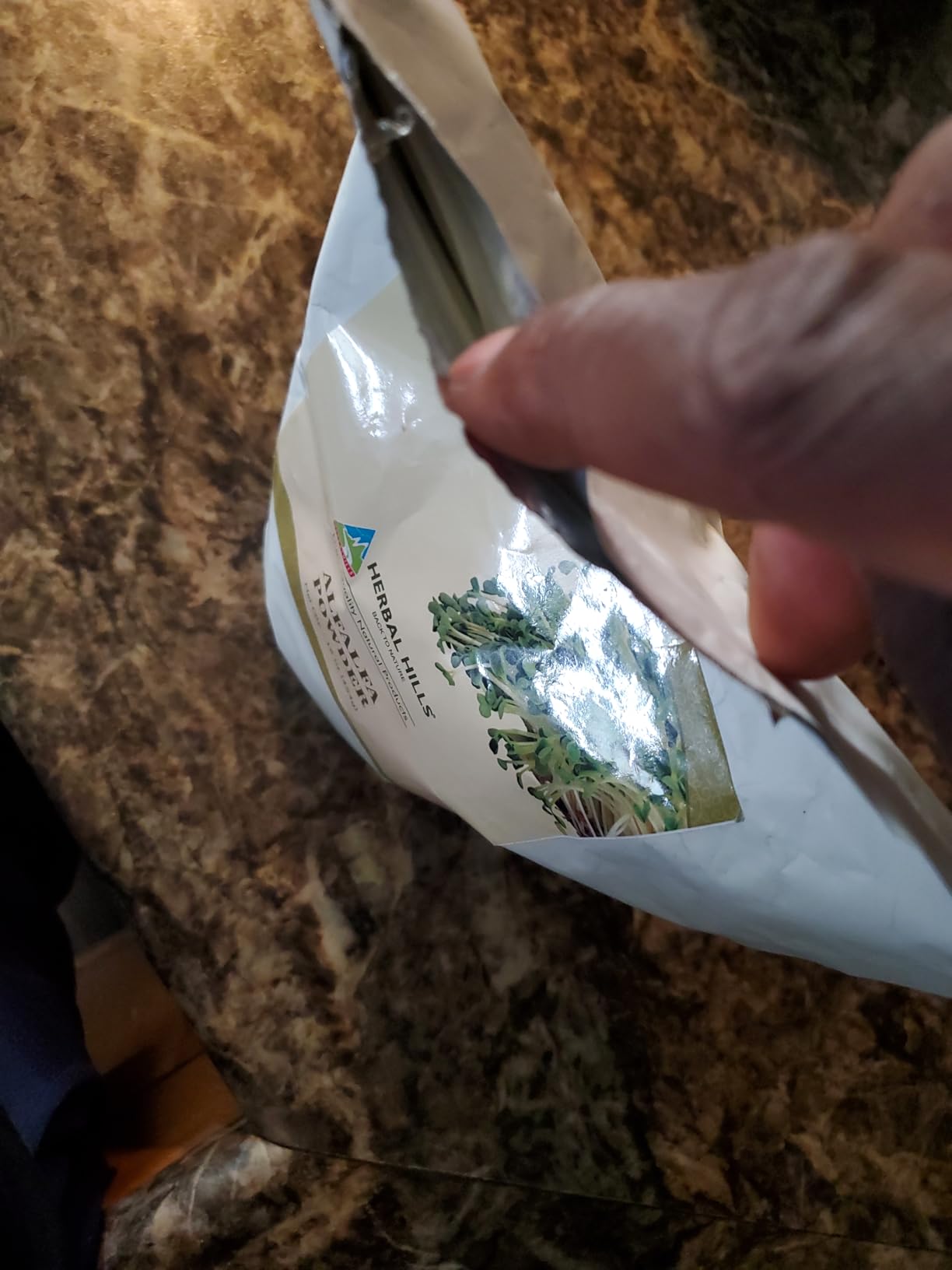 Herbal Hills Alfalfa Powder | 16 Oz (454 GMS) | Green Superfood Dried Whole Young Leaves customer photo 1