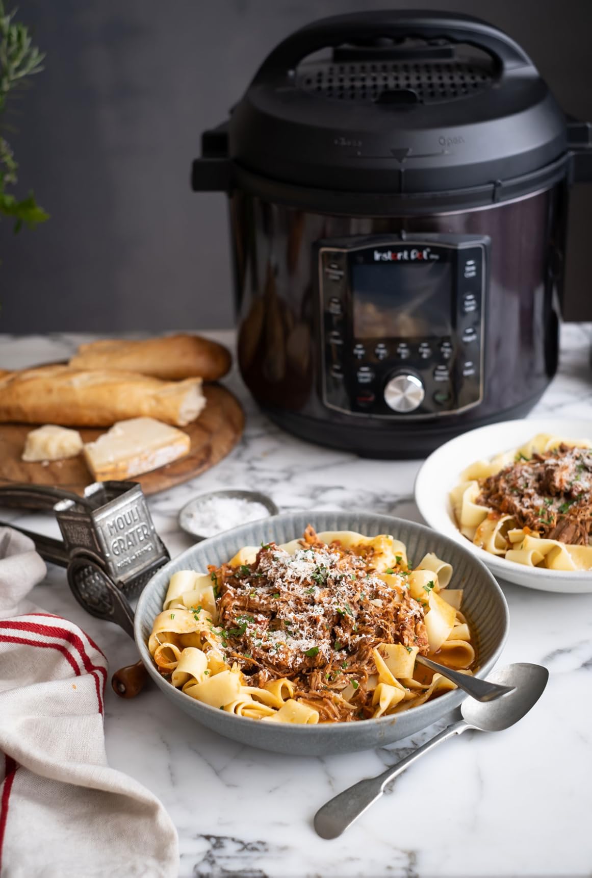 Instant Pot Pro 10-in-1 Pressure Cooker, Slow Cooker, Rice/Grain Cooker, Steamer, Sauté, Sous Vide, Yogurt Maker, Sterilizer, and Warmer, Includes App With Over 800 Recipes, Black, 6 Quart customer photo 1
