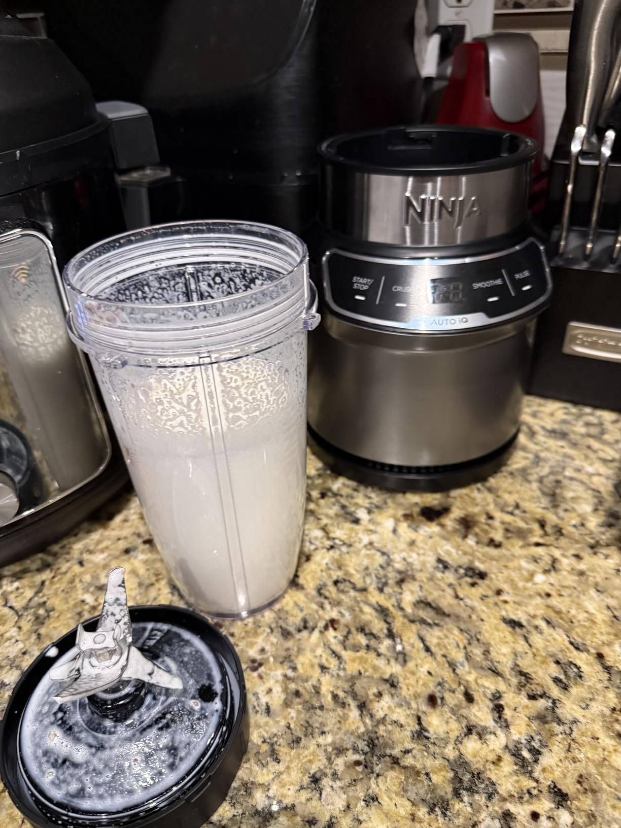 Ninja Nutri-Blender Pro with Auto-iQ | For Smoothies, Shakes, Frozen Drinks, Salsa, Dips | (2) 24-oz. To-Go Cups & Spout Lids | 1100-Peak-Watt | Silver | BN401 customer photo 1