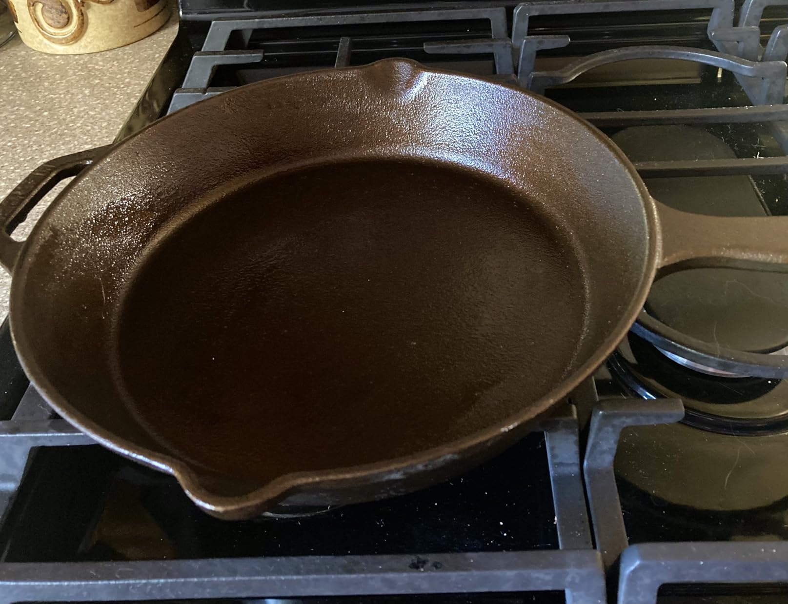 Mercer Culinary Pre-Seasoned Cast Iron Skillet, 10.25-Inch customer photo 1