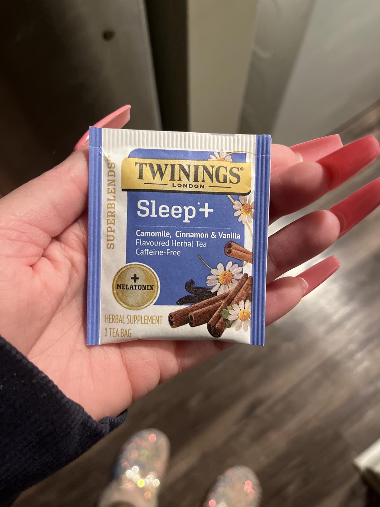 Twinings Superblends Sleep+ Herbal Tea with 1mg Melatonin Camomile, Cinnamon & Vanilla, Naturally Caffeine-Free, 16 Tea Bags (Pack of 1) customer photo 2