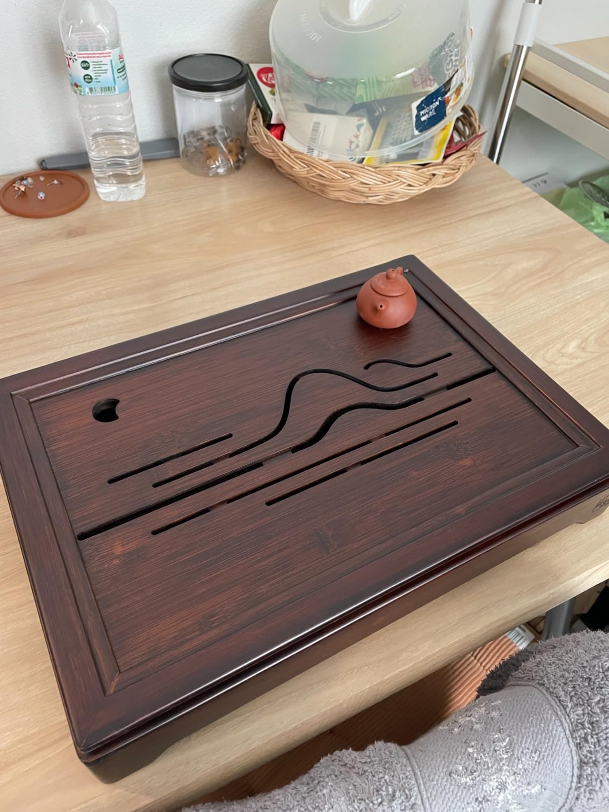 JIKUGO Bamboo Tea Tray Chinese Kungfu Tea 19.5x13.3x2.55in Serving Tray Vintage Tea Set Office Tea Tray Gongfu Water Storage Bamboo Tea Table Large customer photo 1