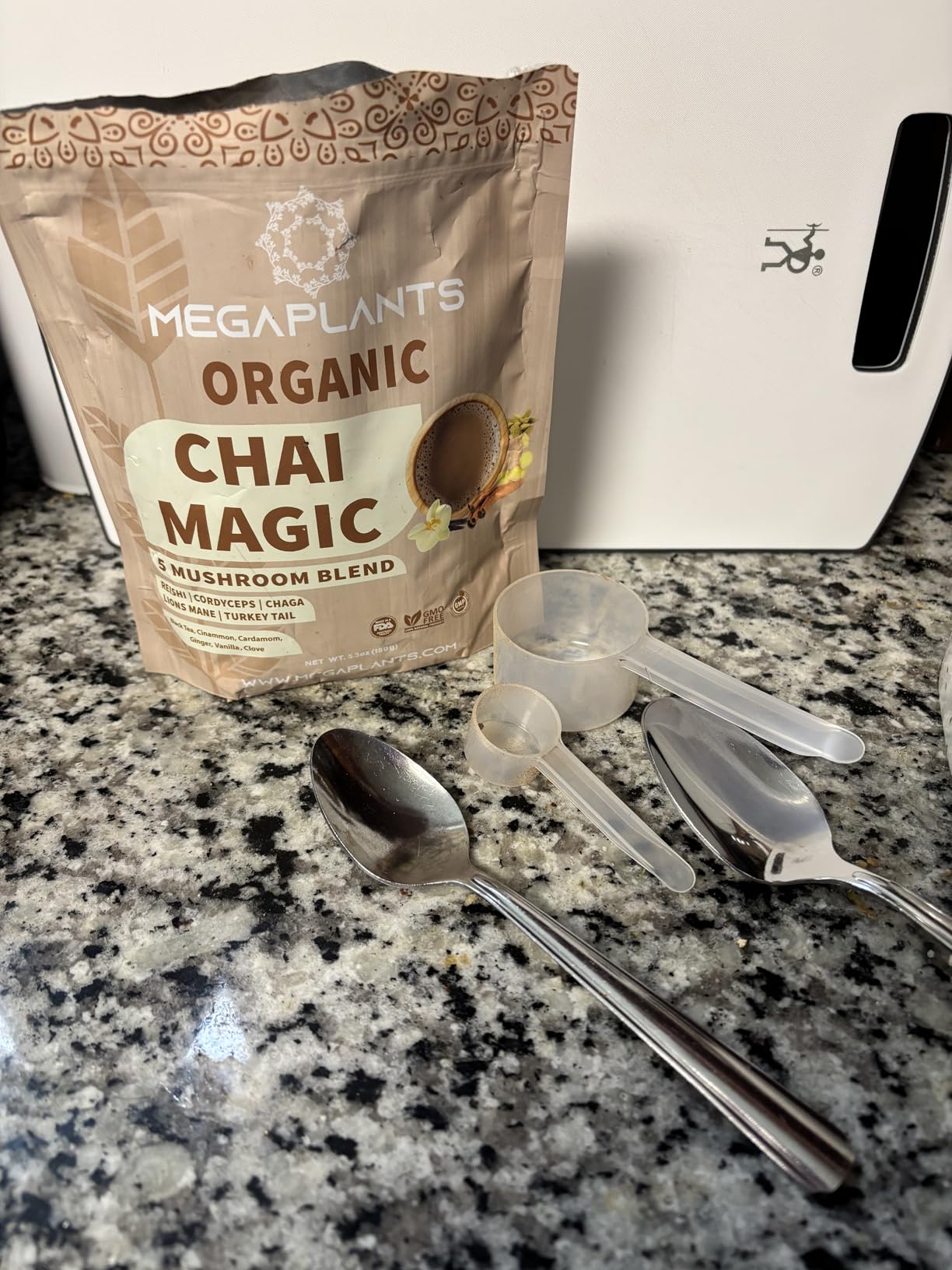 MEGAPLANTS Adaptogenic Mushroom Chai Tea (30 Servings) | No Crash Energy & Focus Blend with Lion's Mane, Reishi, Turkey Tail, Cordyceps & Chaga | Coffee Alternative with Spiced Masala Chai customer photo 2