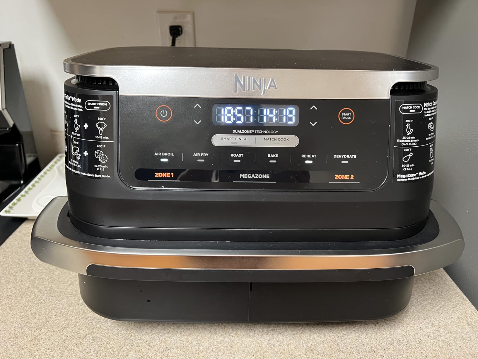 Ninja Foodi Air Fryer | 6-in-1 with 7-QT MegaZone & Basket Divider for Large Proteins & Full Meals | Cook 2 Foods at Once | 450°F | Air Fry, Roast, Broil, Dehydrate, Keep Warm & Bake | Black | DZ071 customer photo 2