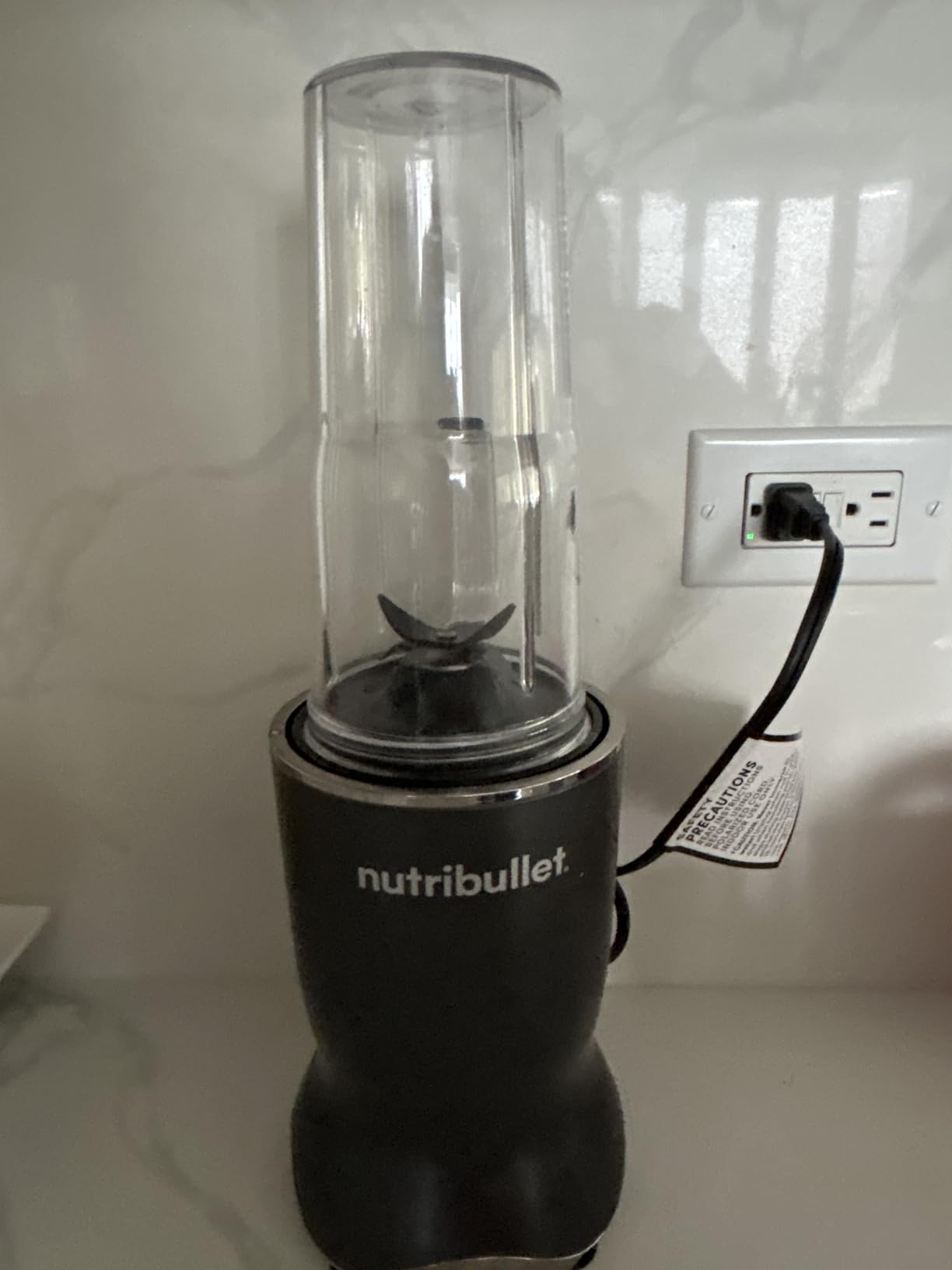 nutribullet Ultra Personal Blender, 1200W, for Smoothies Shakes & Protein - Quietest Single-Serve Blender with Titanium Coated Blades, 3 BPA-Free Cups (32oz + 24oz), To-Go Lids, Dishwasher Safe, Gray customer photo 1