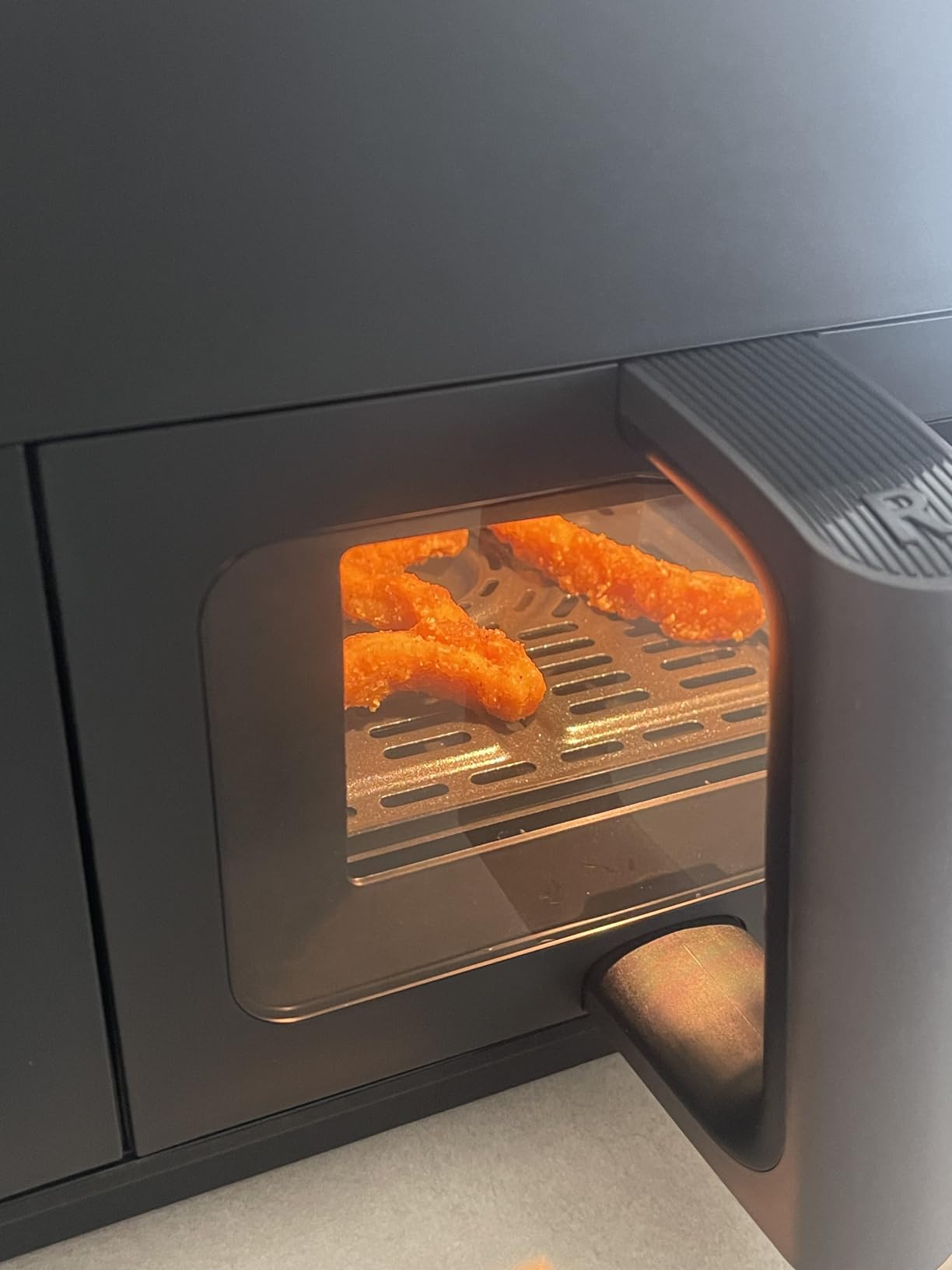 Cosori Dual Air Fryer 9Qt - 10-in-1, Double Baskets, Sync Cook & Finish to Bake, Roast, Reheat, Broil & 130 Recipes, Dishwasher Safe customer photo 2