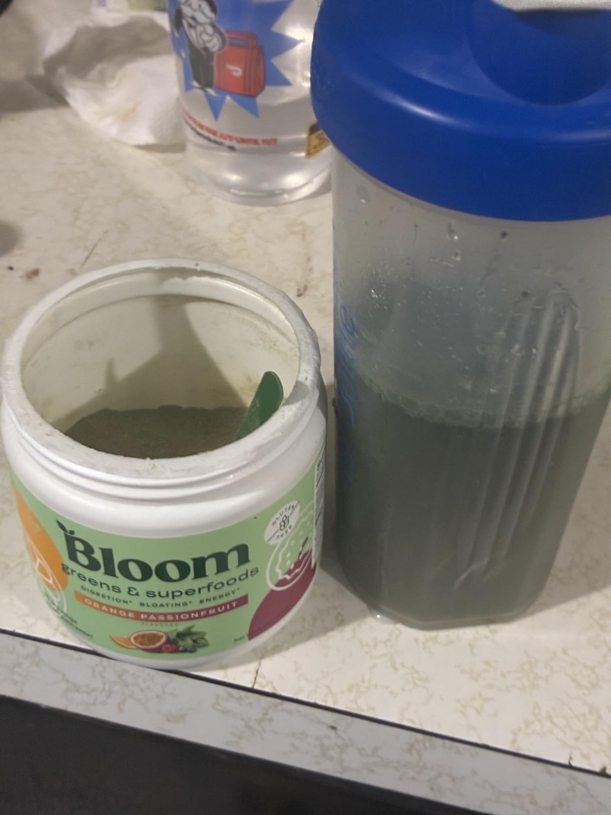 Bloom Nutrition Superfood Greens Powder, Digestive Enzymes with Probiotics and Prebiotics, Gut Health, Bloating Relief for Women, Chlorella, Juice Mix w/Beet Root Powder, 30 SVG, Orange Passionfruit customer photo 2