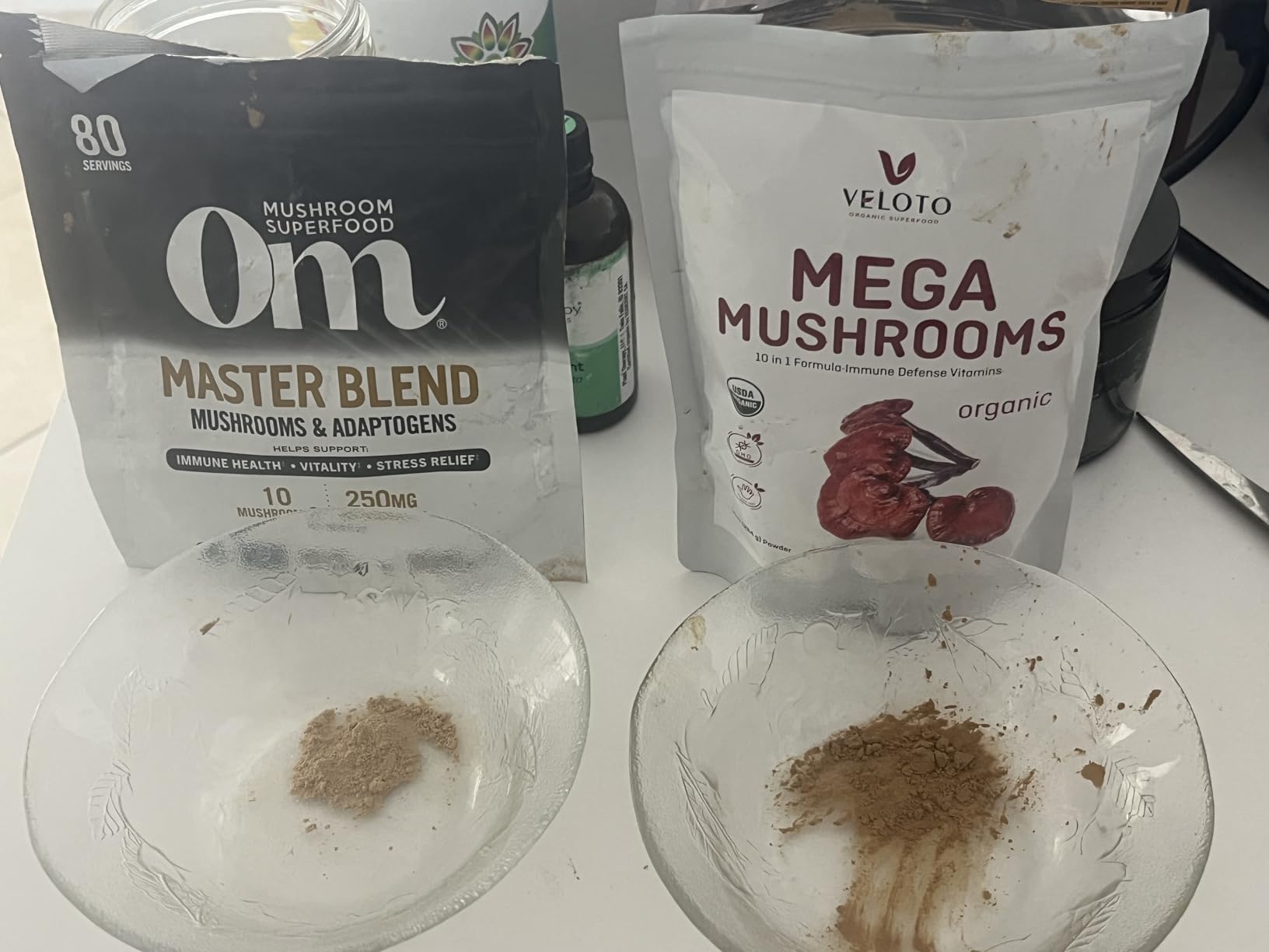 VELOTO Organic Mega Mushroom Powder Blend, 10 in 1 Complex Mushroom Extract Powder Herbal Supplement with Reishi, Cordyceps, Chaga, Lion's Mane, Vegan & More, Sustainably US Grown, Filler Free, 10oz customer photo 2