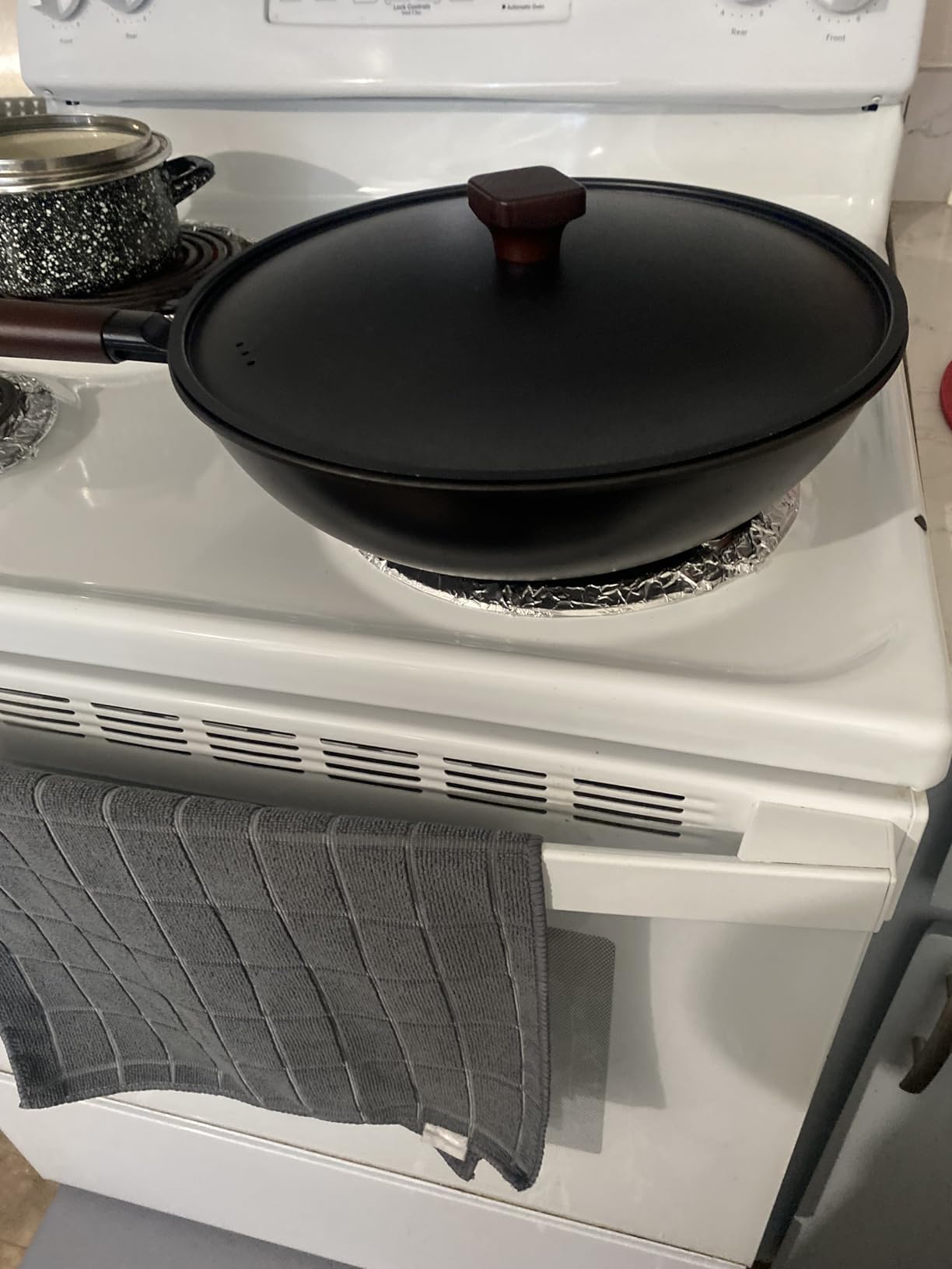 Teewe Carbon Steel Wok -13 Inch Woks & Stir-fry Pans Nonstick, Wok Pan with Lid Spatula and Dish Brush: Pre-Seasoned Flat Bottom Chinese Woks for Induction, Electric, Gas, All Stoves customer photo 2