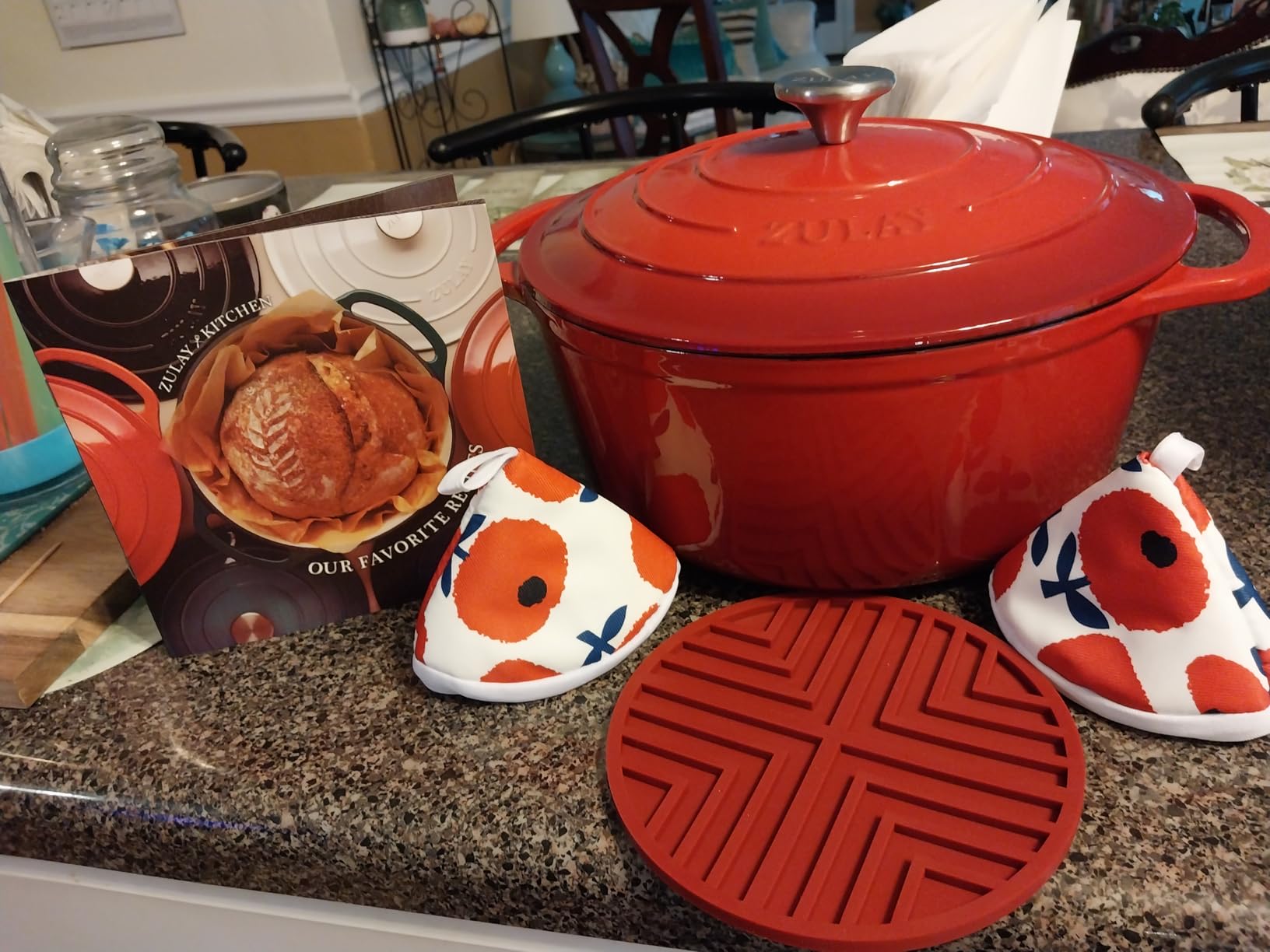 Zulay Kitchen 6.4QT Enameled Cast Iron Dutch Oven, Ablaze Red customer photo 1