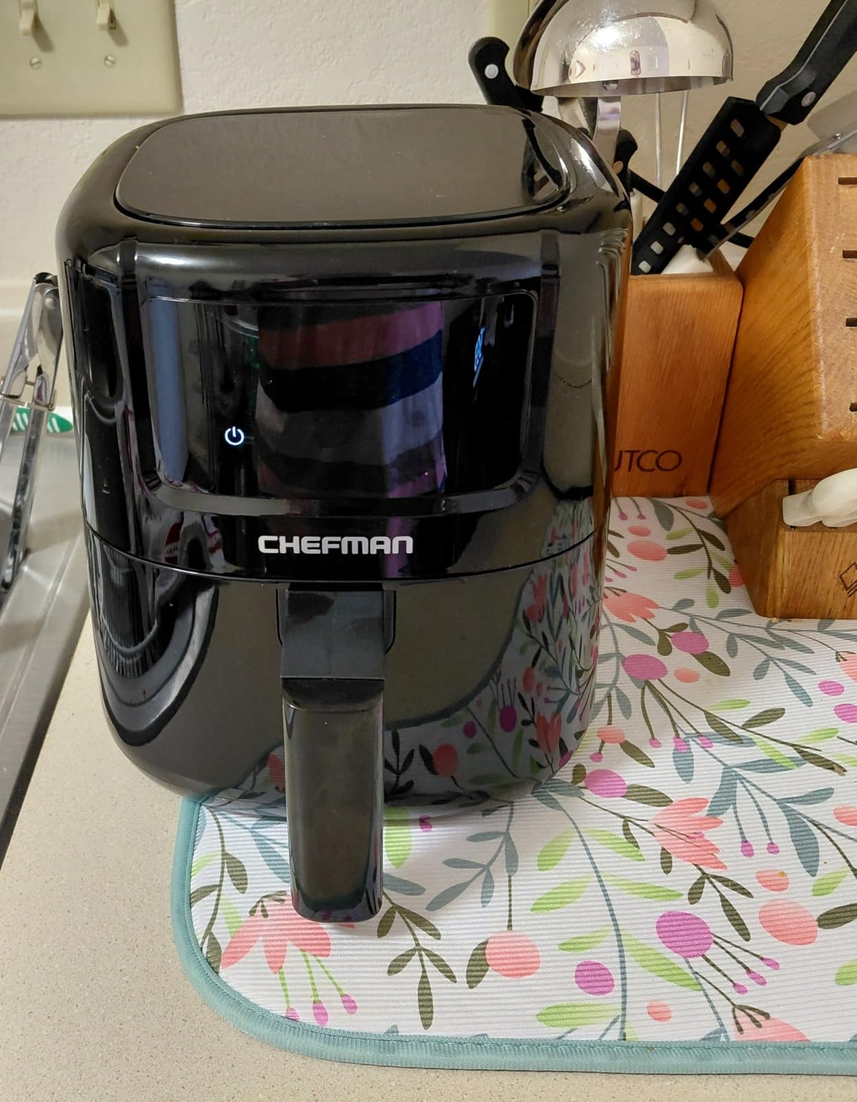 CHEFMAN 2 Qt Mini Air Fryer, Digital Space-Saving Compact Air Fryer with Nonstick and Dishwasher Safe Basket, Quick and Easy Meals in Minutes, Digital Timer and Shake Reminder, Black customer photo 1