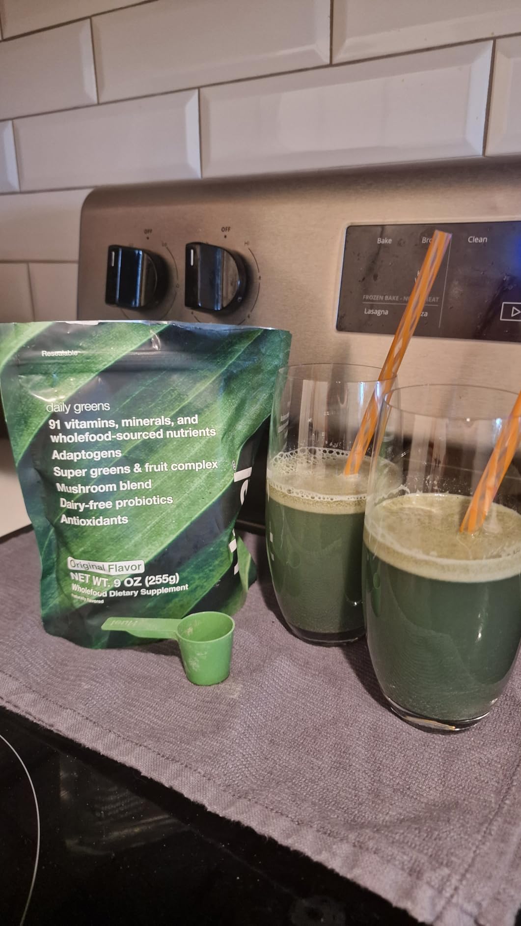 Huel Daily Greens | Superfood Greens Powder | 91 Vitamins, Minerals, and Wholefood-Sourced Ingredients | Adaptogens, Antioxidants, Gut-Friendly Probiotics | 30 Servings customer photo 2