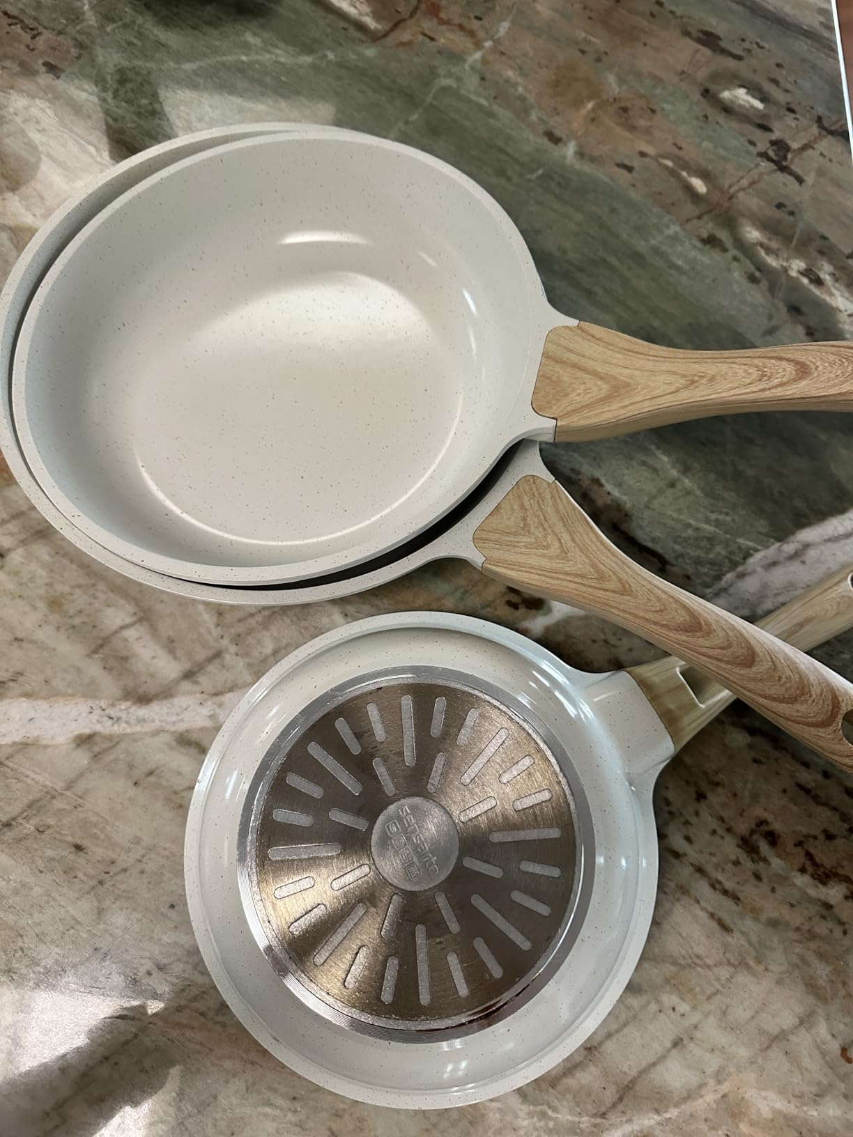 SENSARTE Nonstick Ceramic Cookware Set 16-Piece, Healthy Pots and Pans Set, Non-toxic Kitchen Cooking Set with Stay-Cool Handles, Silicone Utensils and Pot Protectors, PFAS/PTFE/PFOA Free customer photo 1