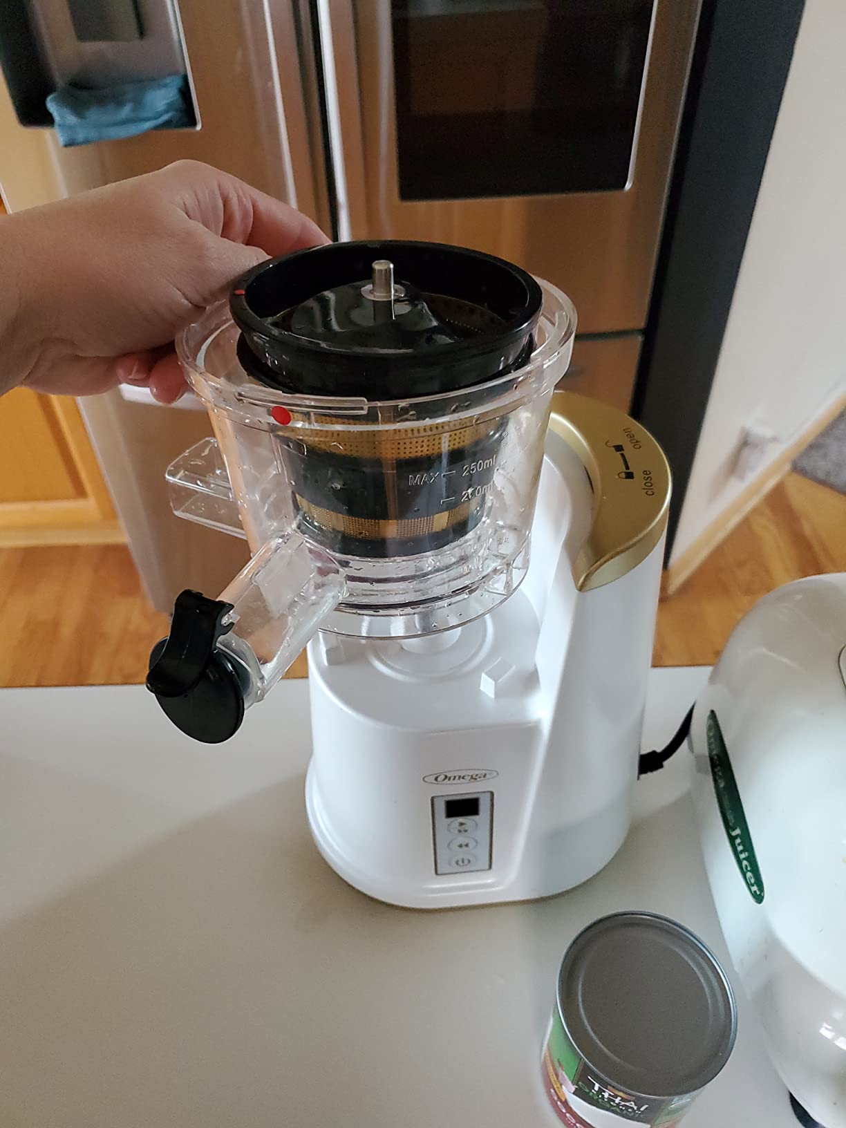 Omega Wide Mouth Juicer Compact Vertical Cold Press Vegetable and Fruit Juice Extractor with 3-Inch Hopper 2-Speed Slow Juicing with Space Saving Design, 120-Watts, Black customer photo 1