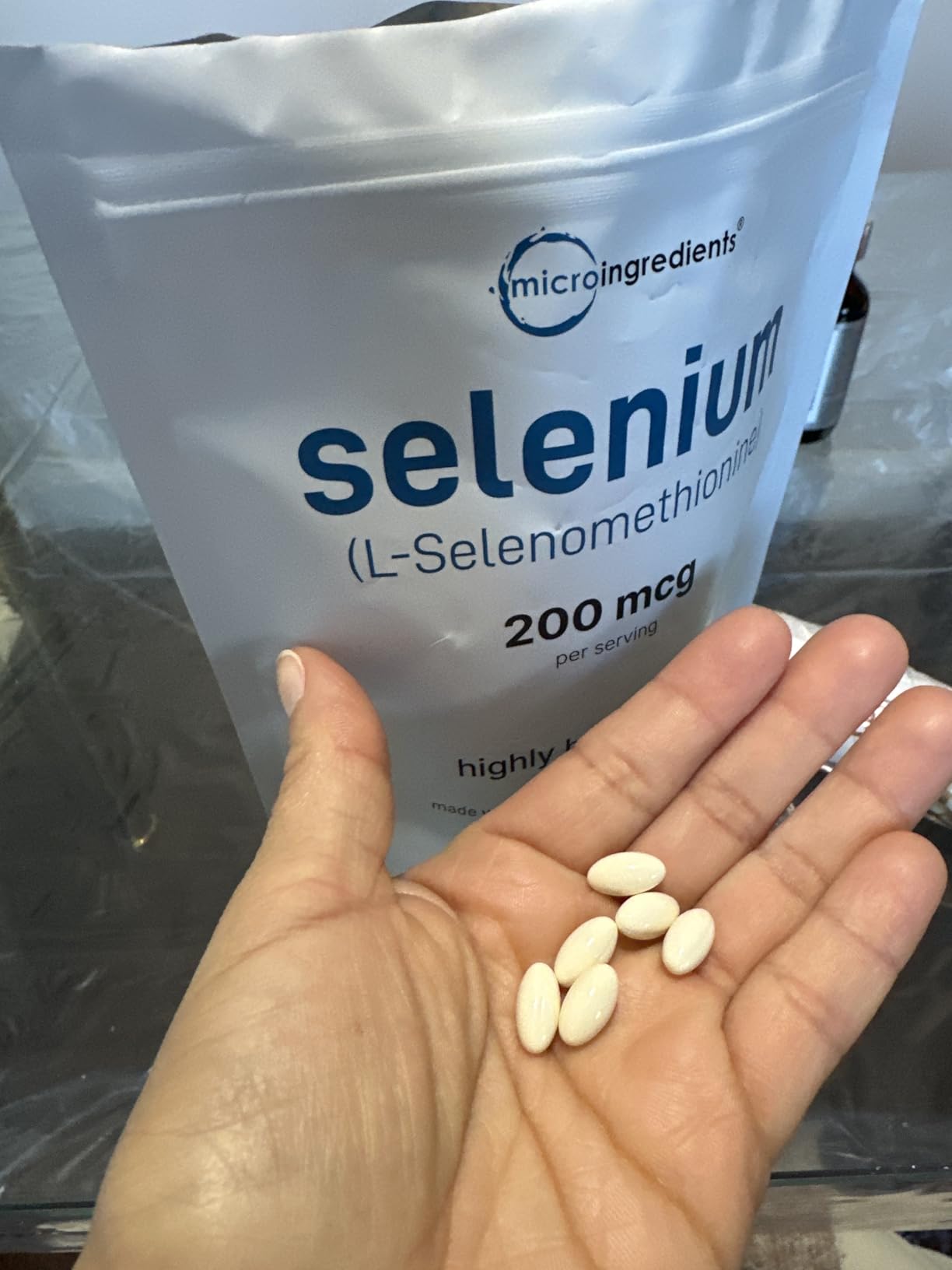 Micro Ingredients Selenium Supplements for Women & Men 200mcg, 500 Softgels with Coconut Oil | Essential Trace Mineral as Selenomethionine | Antioxidant for Energy, Heart, & Immune Support customer photo 2
