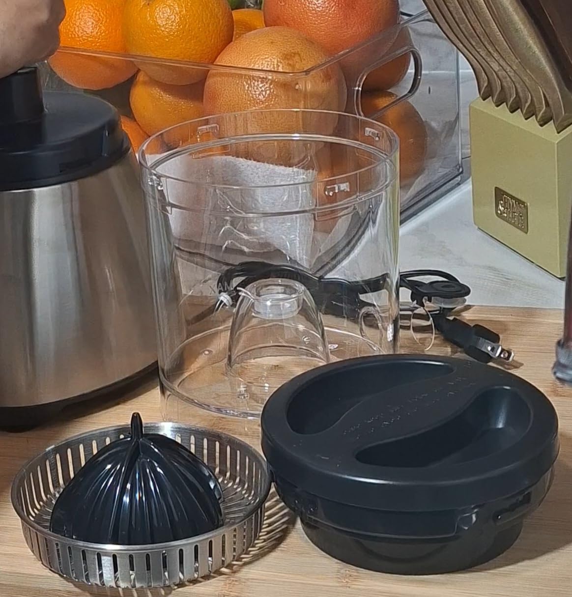 Eurolux Electric Citrus Juicer Stainless Steel, Premium Hands-Free One-Touch Orange Juice Squeezer for Oranges, Lemons, and Limes, Quiet Operation, Easy to Clean customer photo 2