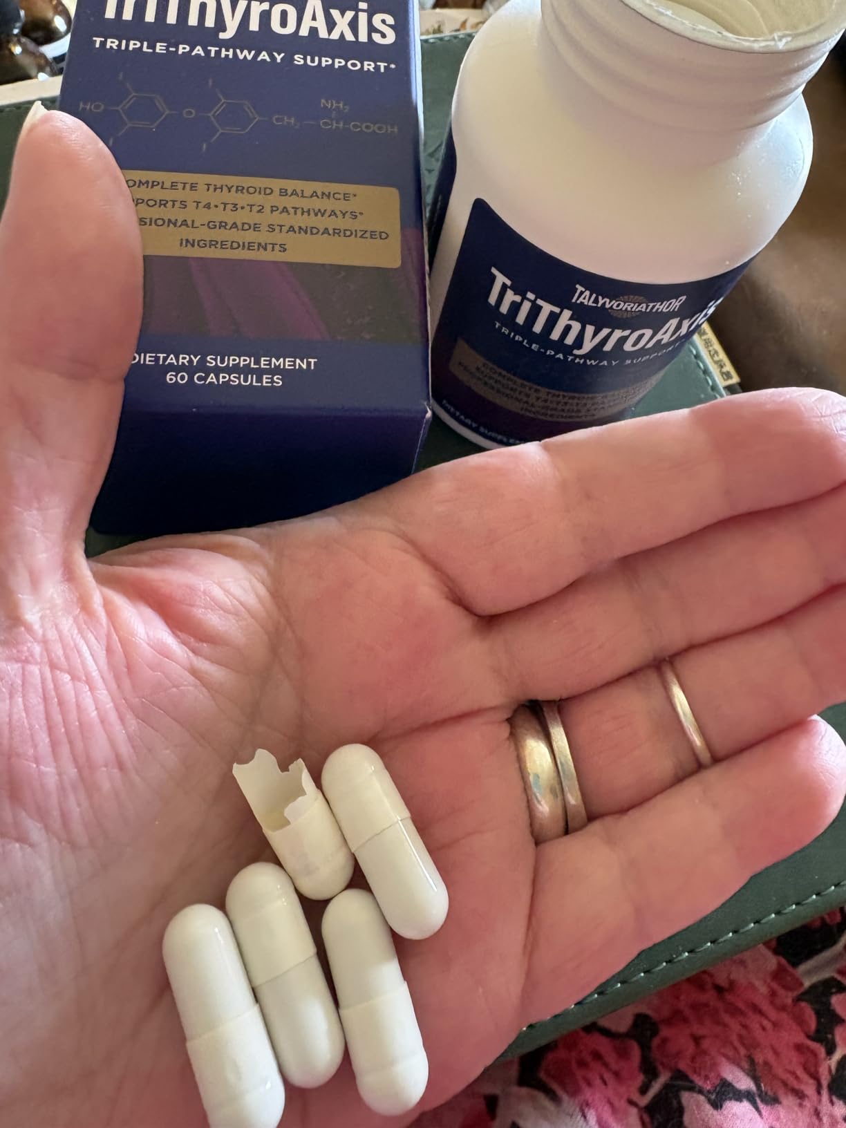 Thyroid Support Supplement for Women & Men - Professional T4, T3, T2 Triple-Pathway - Metabolism & Energy - with L-Tyrosine, Selenium, Ashwagandha & Guggul Extract - Standardized Herbs - 60 Capsules customer photo 1