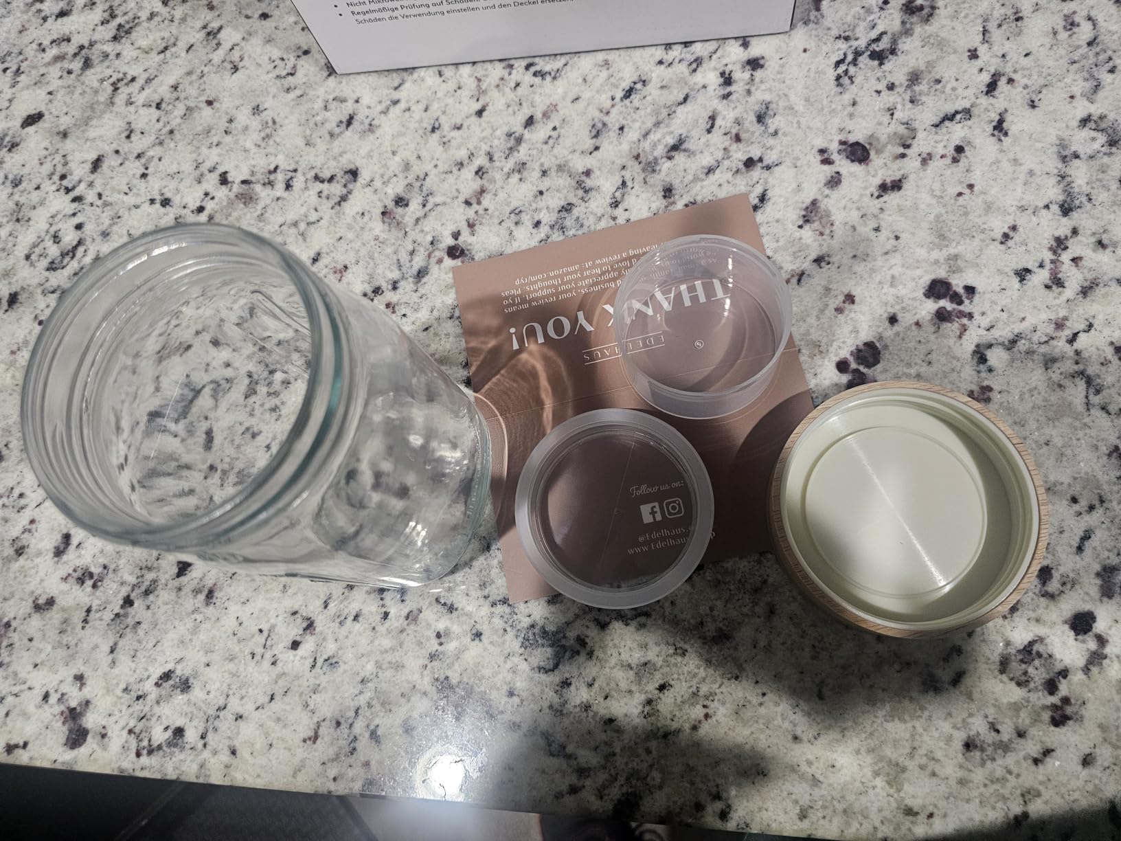 EDELHAUS 4 Pack Glass Salad Jars with Wooden Lids for Meal Prep, Leakproof Container with Two Small Built in Cups for Wet/Dry Separation for Salad Dressing and Ingredients, 32oz Mason Jars (Oak) customer photo 1