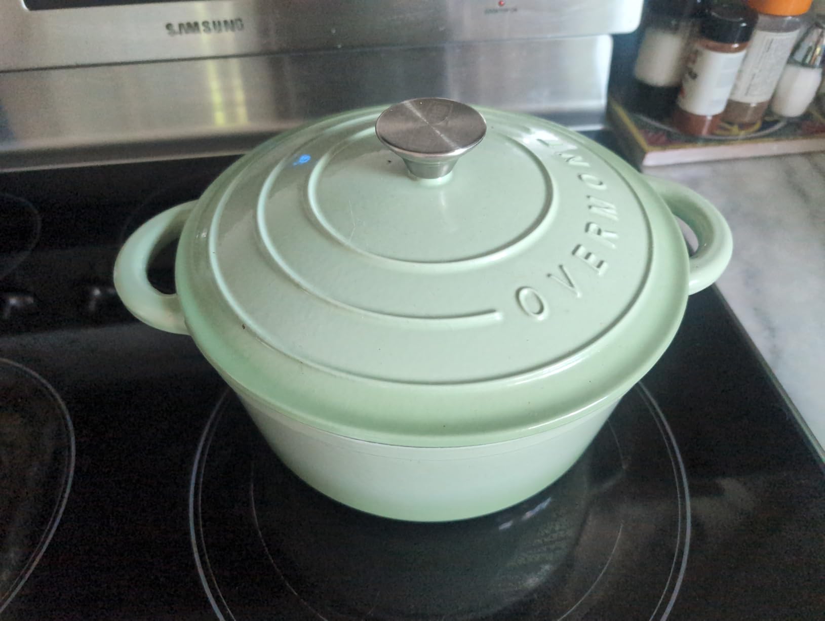 Overmont Enameled Cast Iron Dutch Oven - 5.5QT, White customer photo 2