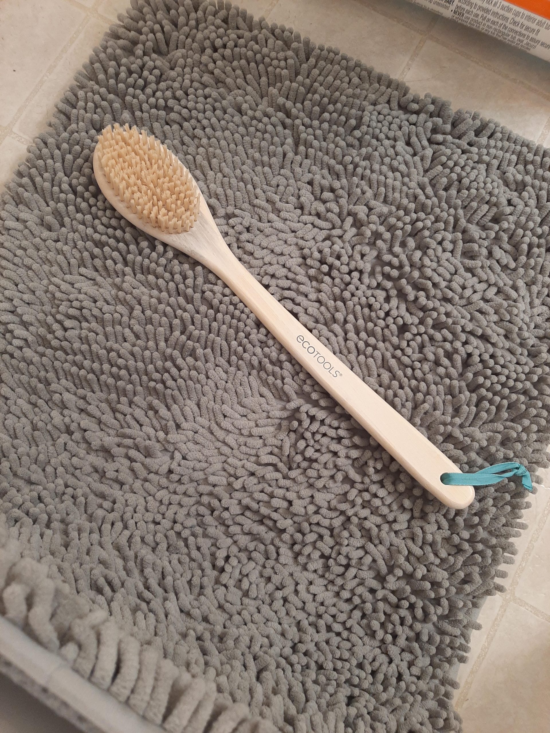 EcoTools Bath Bristle Brush, Bath Brush with Long Handle, Cleanse Back & Hard-to-Reach Areas, Eco Friendly Shower Brush for Exfoliating, Cruelty Free Nylon Bristles, Vegan, 1 Count customer photo 2