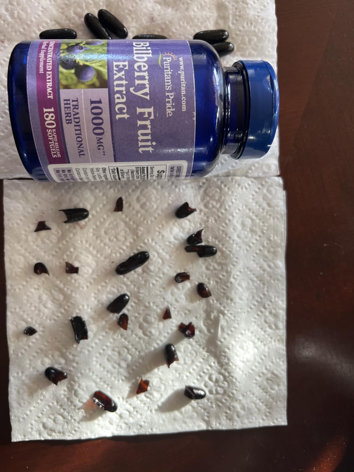 Puritan's Pride Premium Bilberry Fruit Extract 250 mg, 4:1 Concentrated Herbal Supplement, Vitamin C, 3 to 6 Month Supply, 180 Rapid Release Softgels(Packaging May Vary) customer photo 2