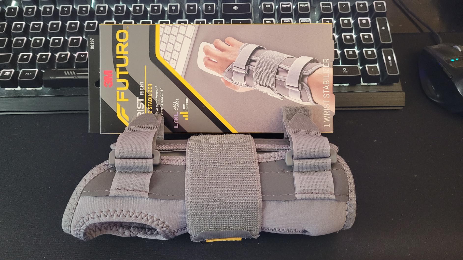 FUTURO Deluxe Wrist Stabilizer Right Hand, S/M customer photo 1