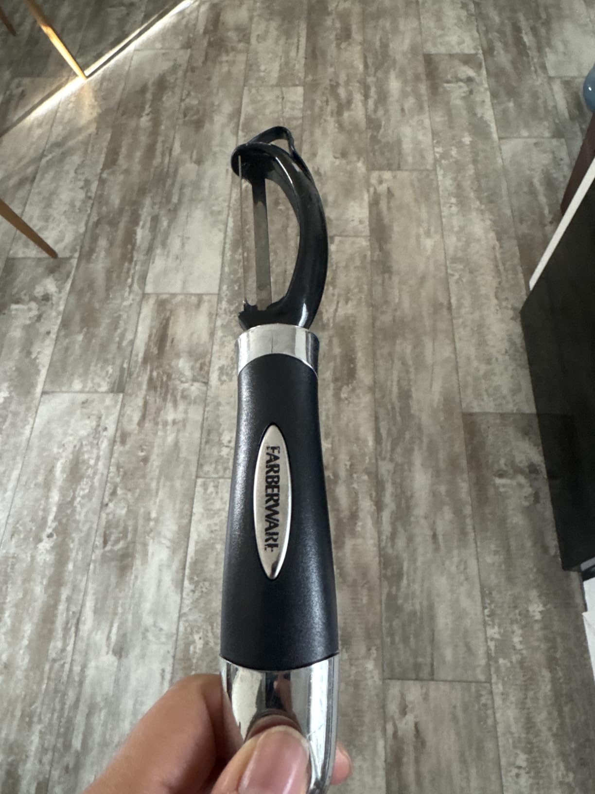 Farberware Pro2 Euro Vegetable Peeler with Swivel Blade and Built-In Bud Remover customer photo 2
