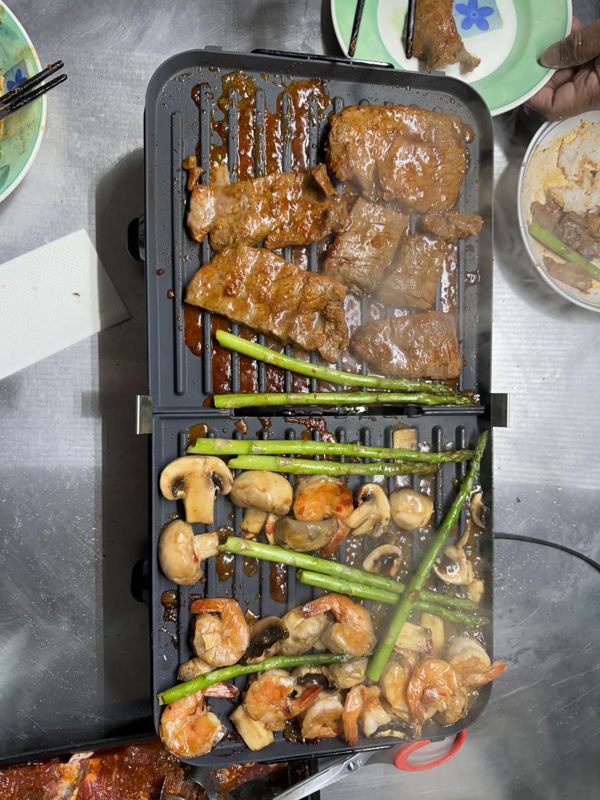 Hamilton Beach 3-in-1 Electric Indoor Grill + Griddle, 8-Serving, Reversible Nonstick Plates, 2 Cooking Zones with Adjustable Temperature (38546), Black customer photo 2