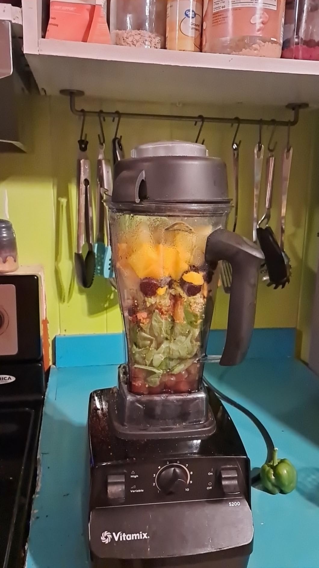 Vitamix 5200 Professional-Grade Blender, 64 oz. Container, Black | Kitchen Appliance for Smoothies, Soups and More, Variable Speed, Self-Cleaning, High Speed Switch, Stainless Blades customer photo 1