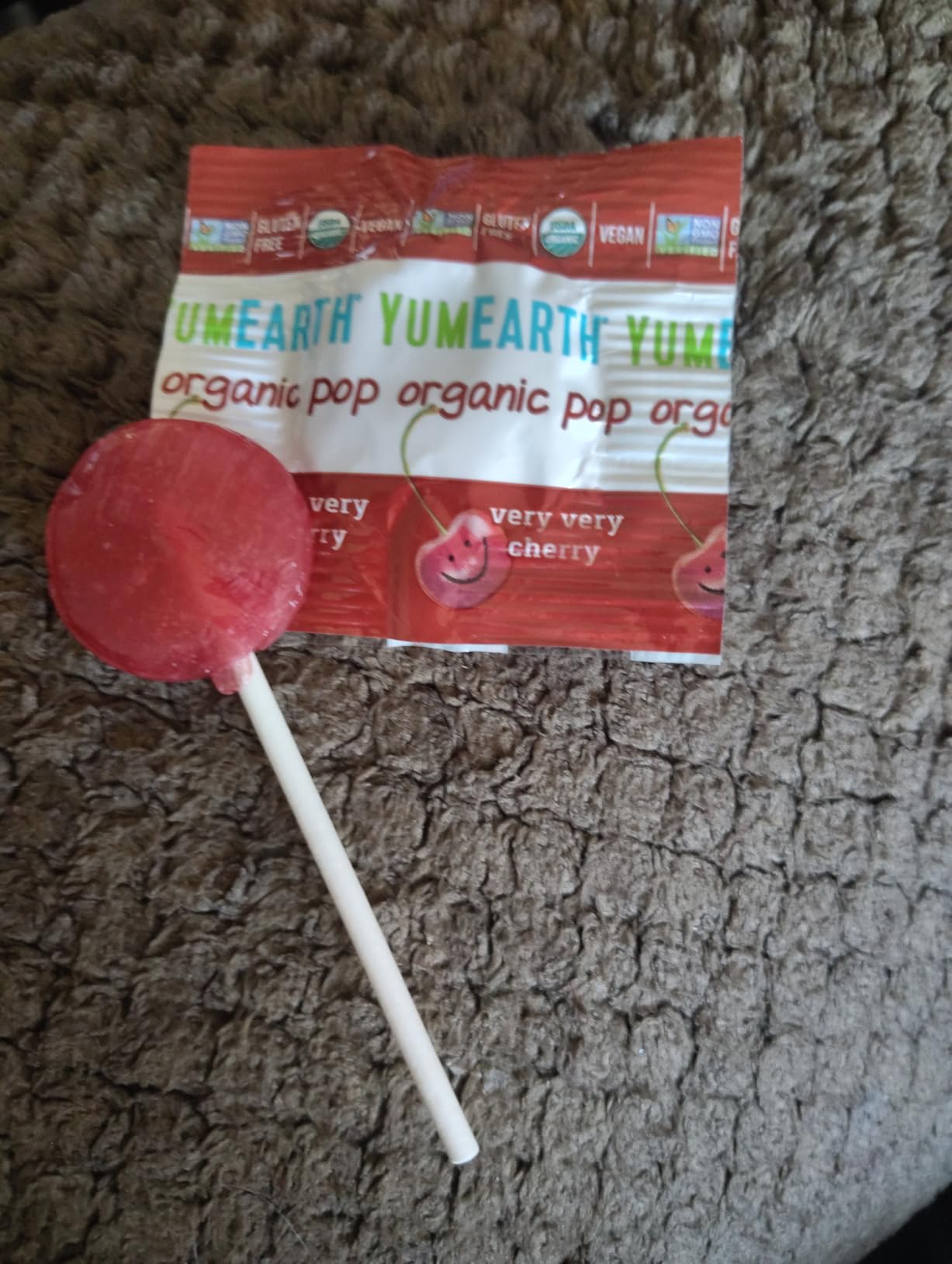 YumEarth Organic Vitamin C Pops Variety Pack, 40 Fruit Flavored Favorites Lollipops, Allergy Friendly, Gluten Free, Non-GMO, Vegan, No Artificial Dyes customer photo 1