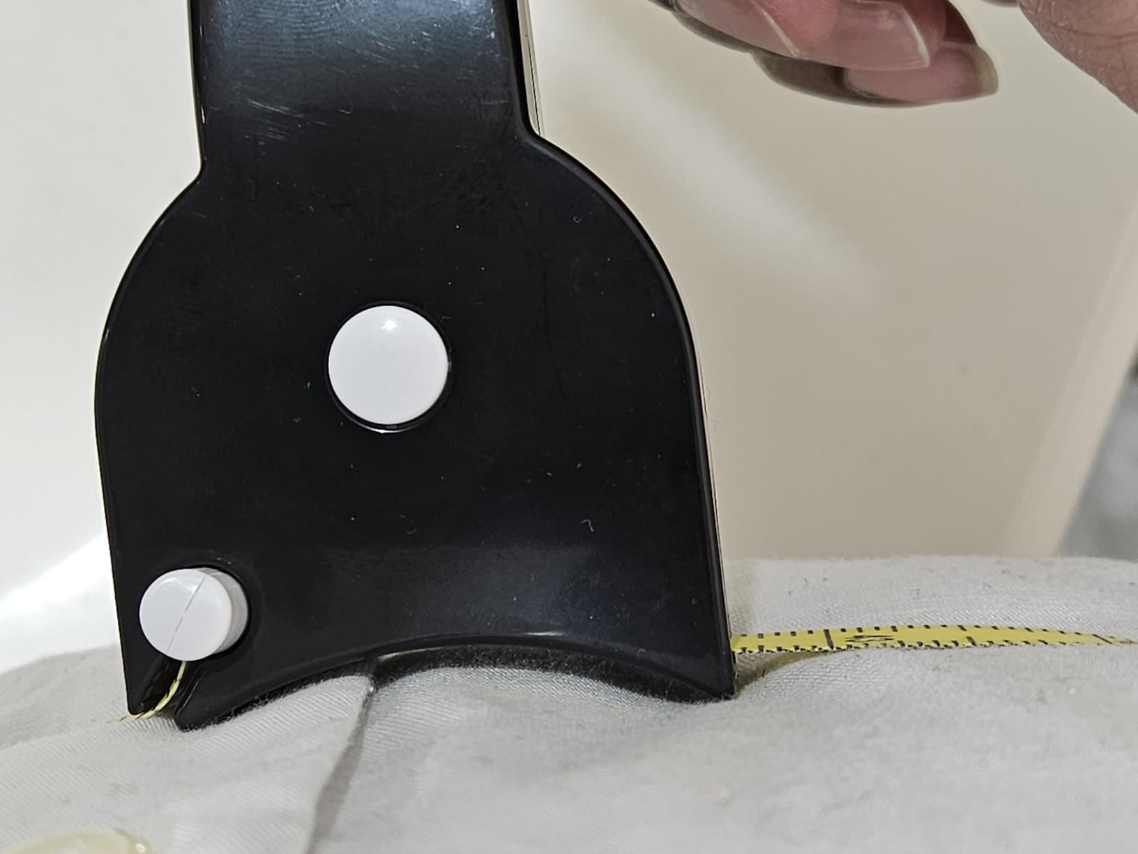 Perfect Body Tape Measure - 80 Inch Automatic Telescopic Tape Measure - Retractable Measuring Tape for Body: Waist, Hip, Bust, Arms, and More (White - 80 inch) customer photo 1