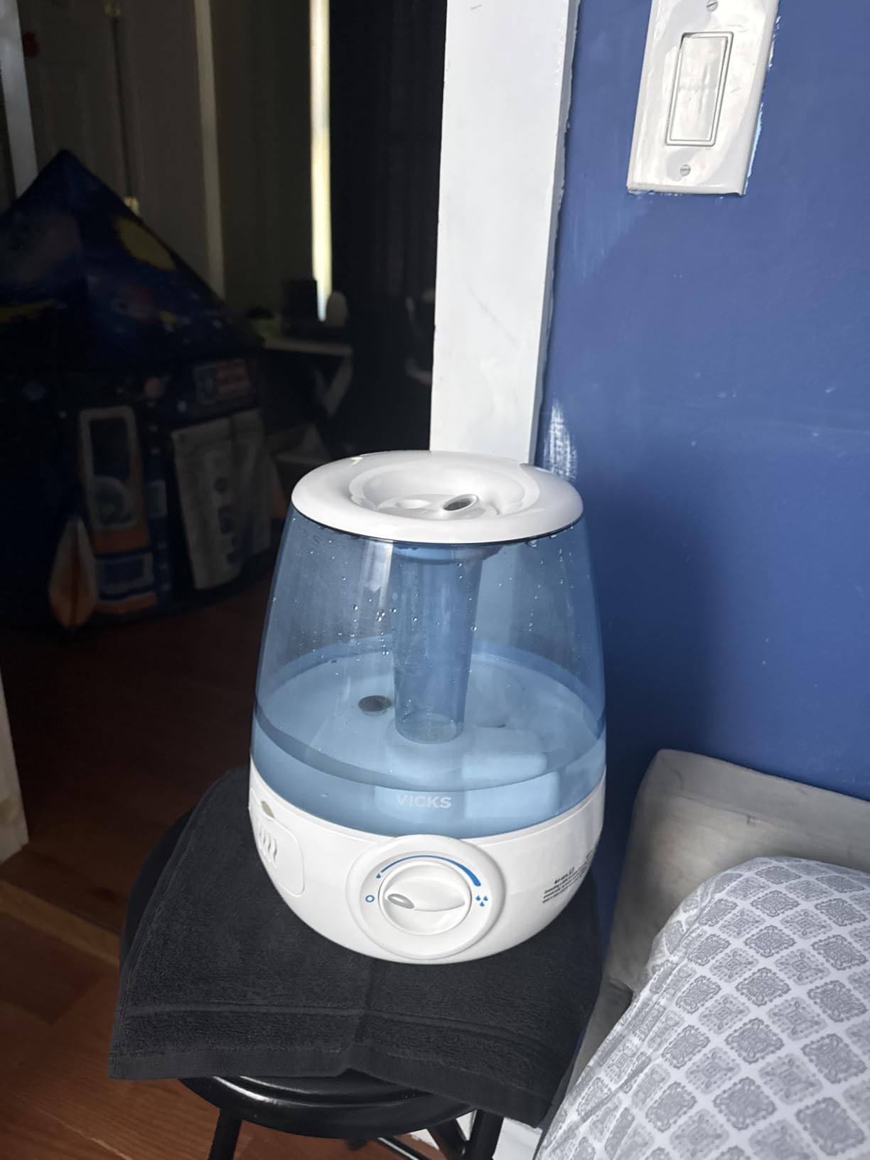Vicks Filter-Free Ultrasonic Humidifier, Recommended by Pediatricians, 1.2 Gal Ultrasonic Cool Mist Humidifiers for Bedrooms & Kids Rooms, Works with Vicks VapoPads customer photo 1