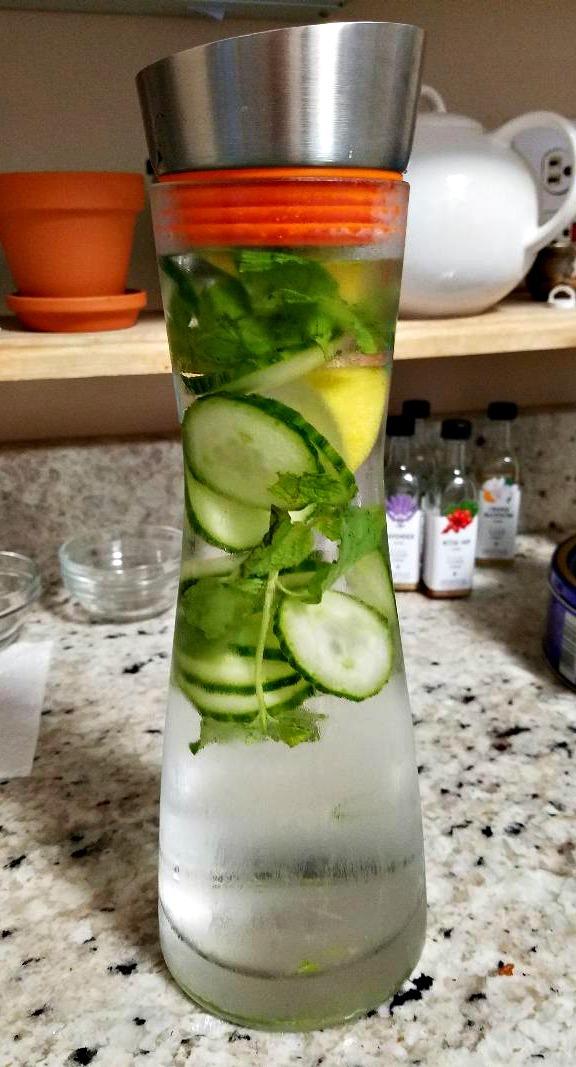 Grosche Rio - Glass Pitcher with Lid - Glass Juice Pitcher - Clear Glass Drink Pitcher - Infused Glass Water Pitcher and Drink Infuser 1000ml, 32 Oz customer photo 2