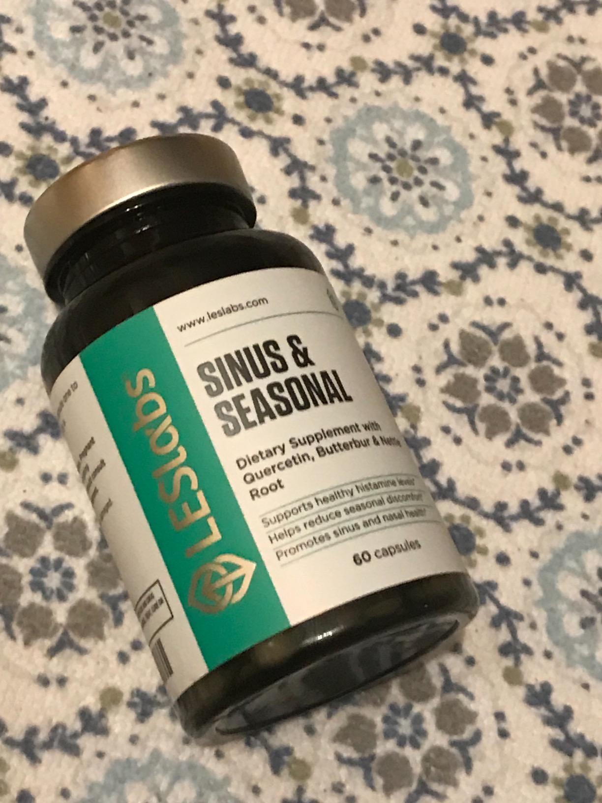 LES Labs Sinus & Seasonal - Sinus Relief, Nasal Health, Balanced Histamine Response - Butterbur, Quercetin, Nettle Root & Bromelain - 60 Capsules customer photo 1