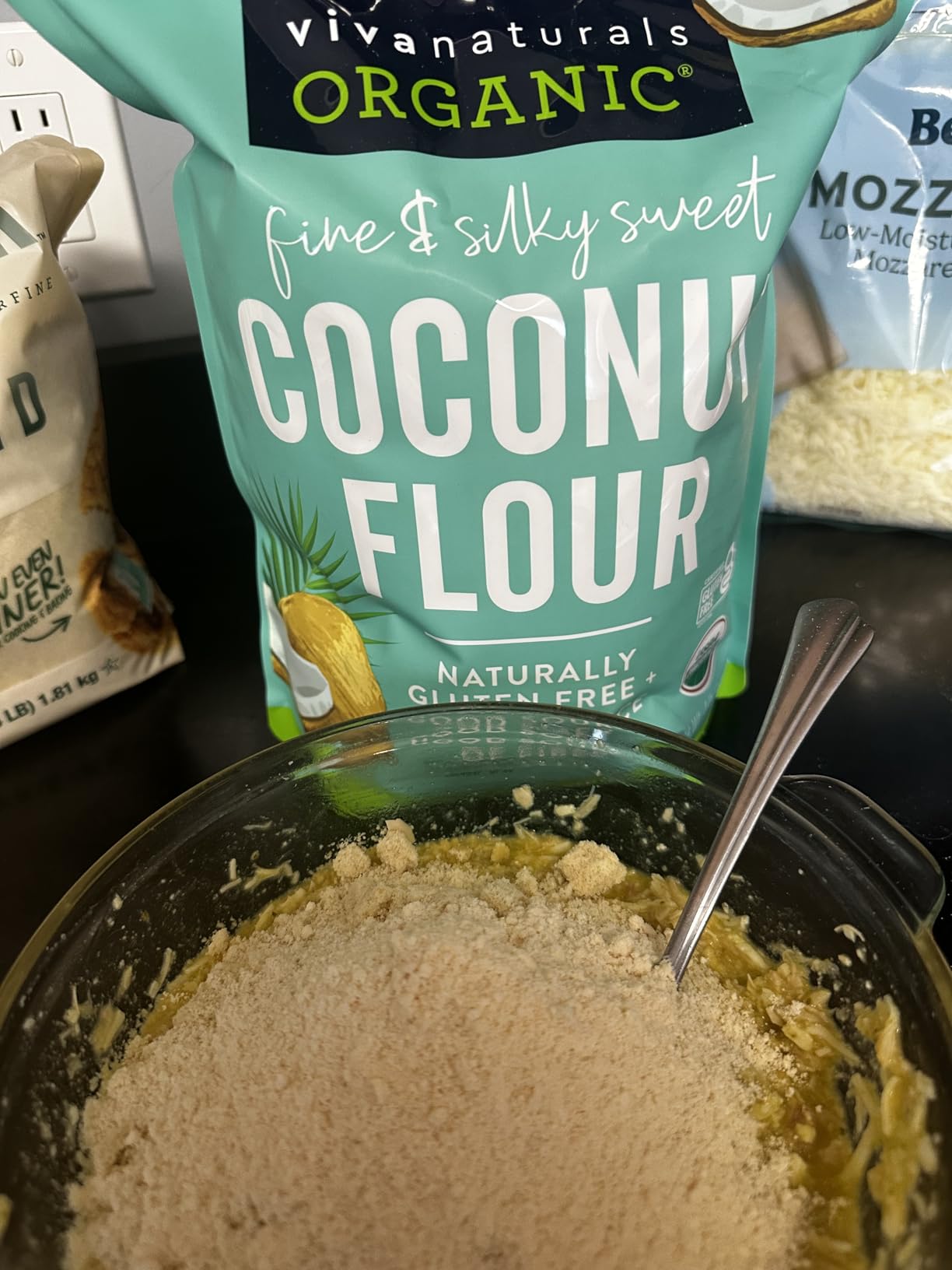 Viva Naturals Organic Coconut Flour, 4 lbs (1.81 kg) - Gluten Free Flour for Keto, Paleo & Vegan Baking, Good Source of Fiber, Low Fat, Non-GMO, Unbleached & Unrefined customer photo 1