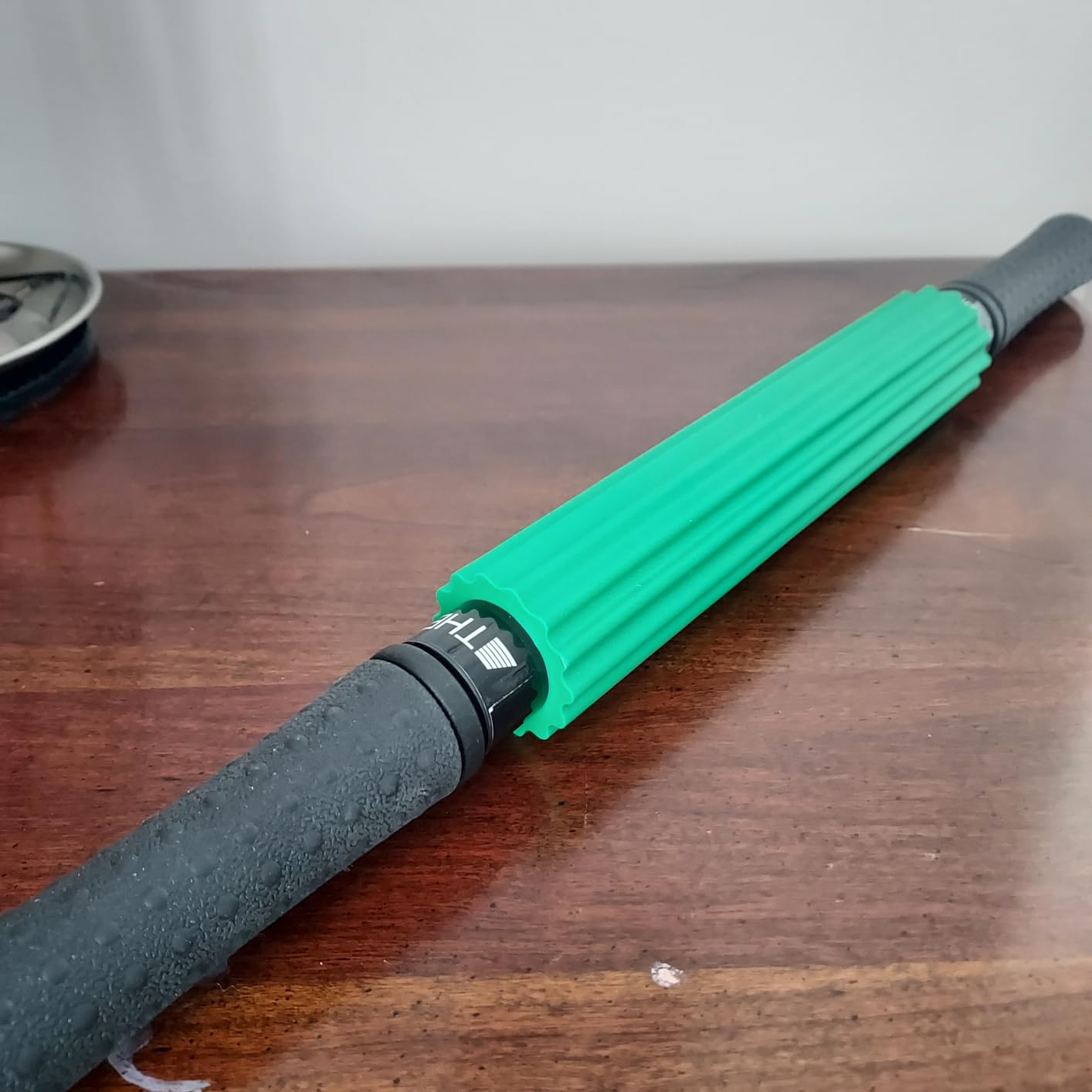 Theraband 13076 Muscle Roller Stick for Self-Myofascial Release, Deep Tissue Massage Rolling Pin, Trigger Point Release and Muscle Soreness, Old Version, One Size customer photo 2